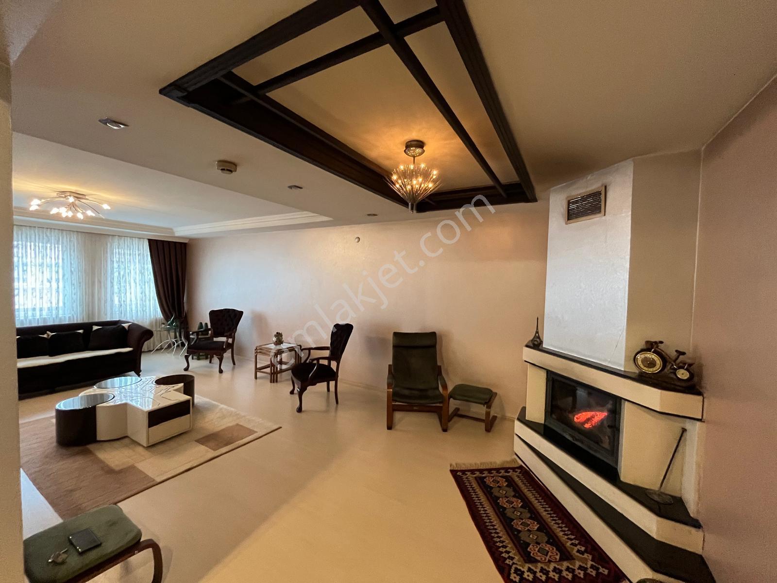 İki Nisan Caddesinde Satılık Site İçi Tripleks Villa - Görsel 3