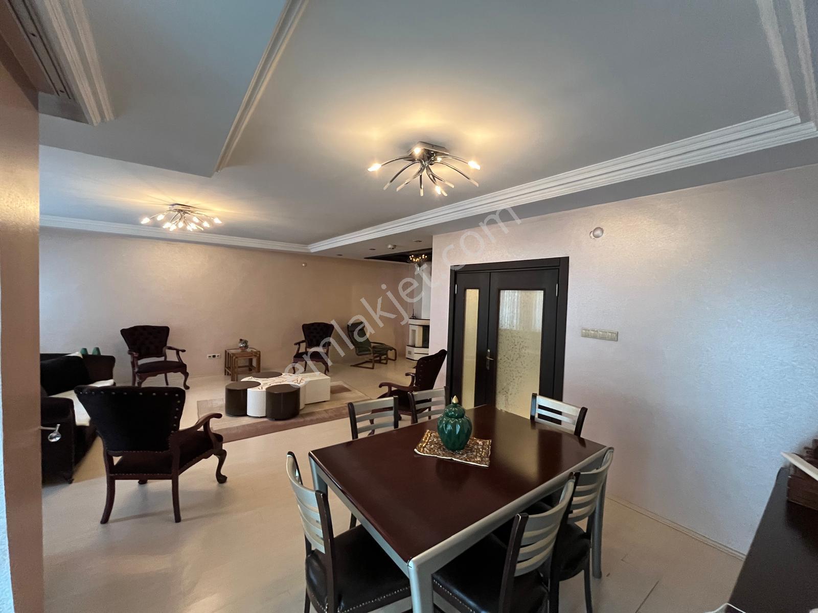 İki Nisan Caddesinde Satılık Site İçi Tripleks Villa - Görsel 2