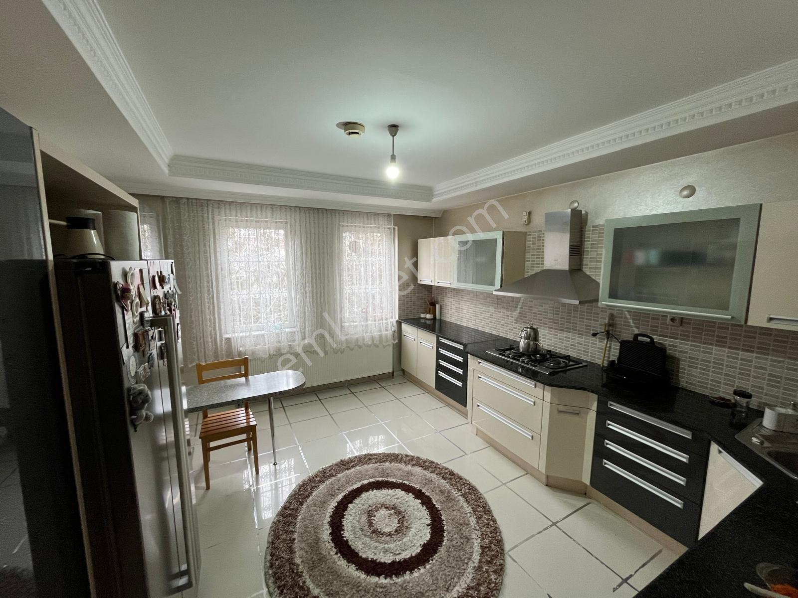 İki Nisan Caddesinde Satılık Site İçi Tripleks Villa - Görsel 10