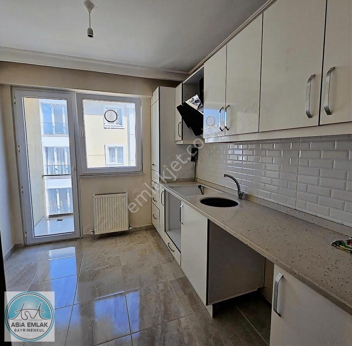 Marmara Arş.ve Metro Karşısı Site İçi 2+1