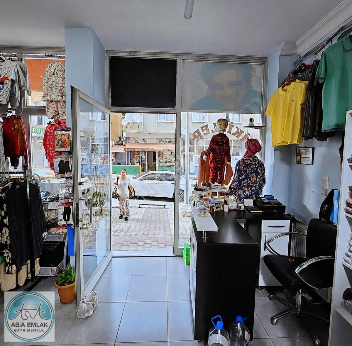 Asia'dan Merkezi Konumda Kiralık Depolu Dükkan - Görsel 3