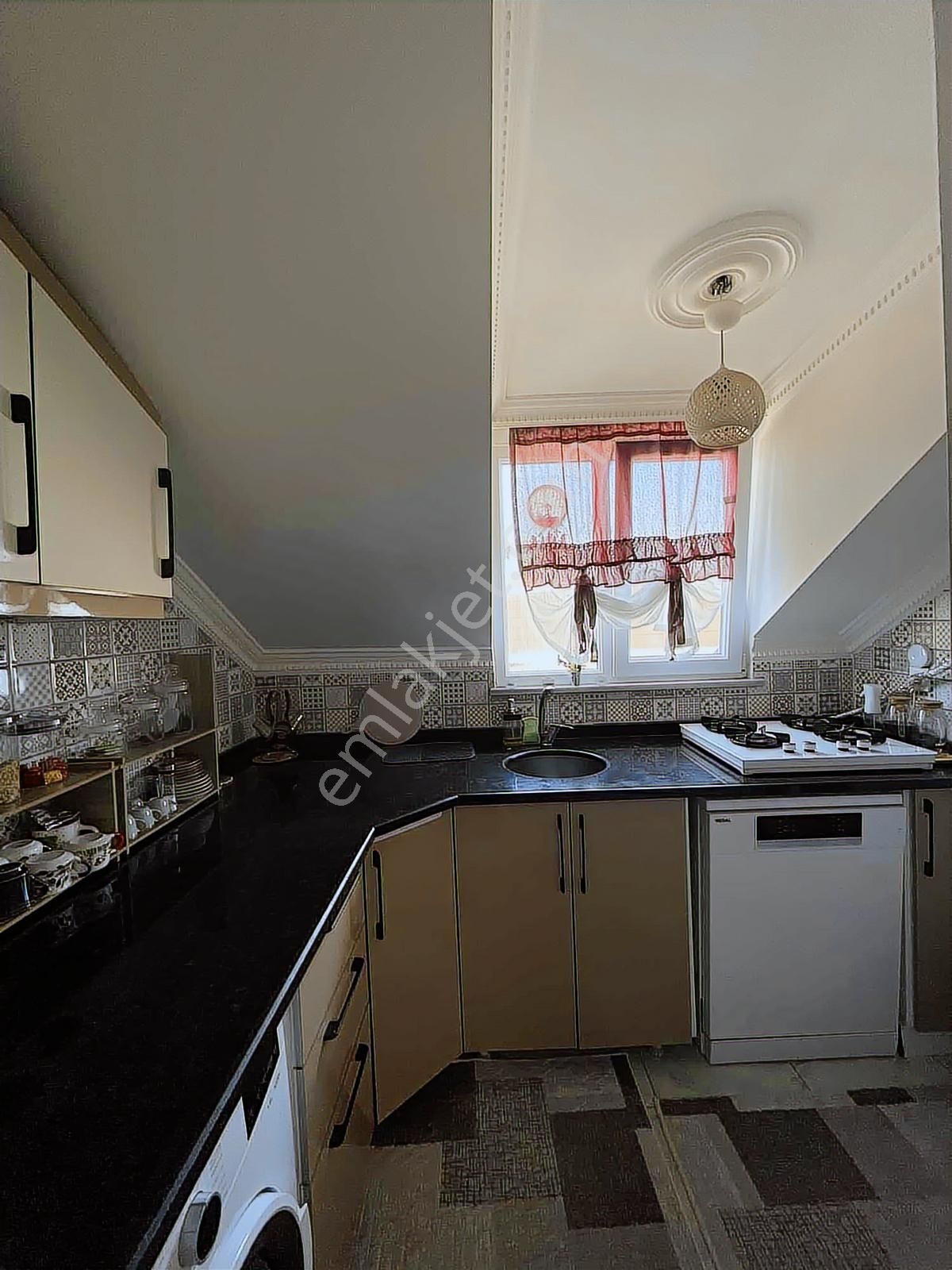 Emsallerine Göre Daha Kullanışlı Kiralık Çatıkatı 2+1 - Görsel 18