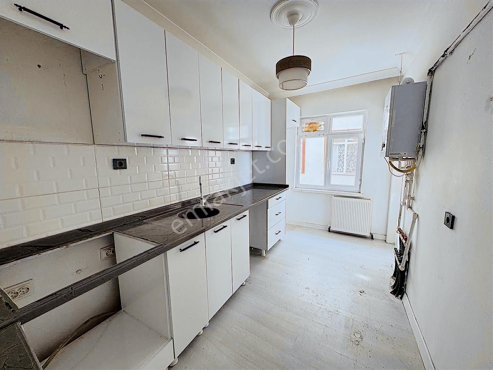 Tanrıverdı'den Kiralık Atatürk Mah Merkezde Arakat Kilerli 3+1