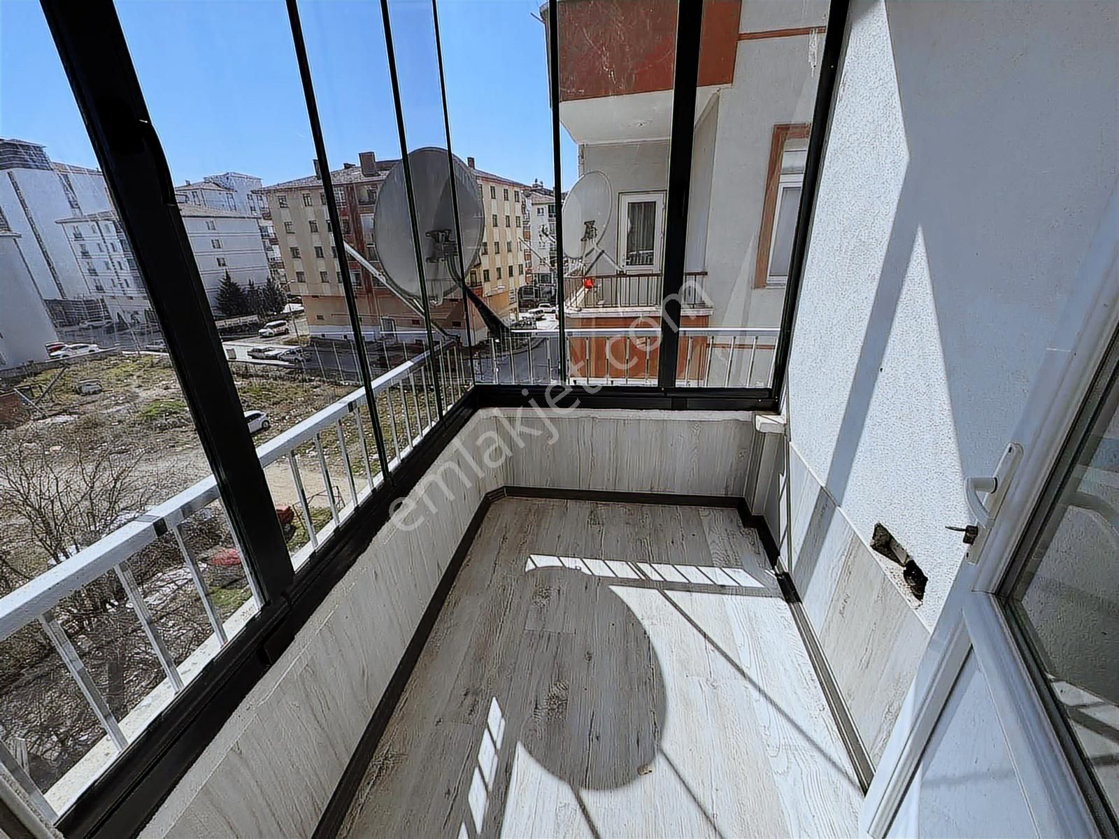 Tanrıverdı'den Kiralık Atatürk Mah Merkezde Arakat Kilerli 3+1 - Görsel 9