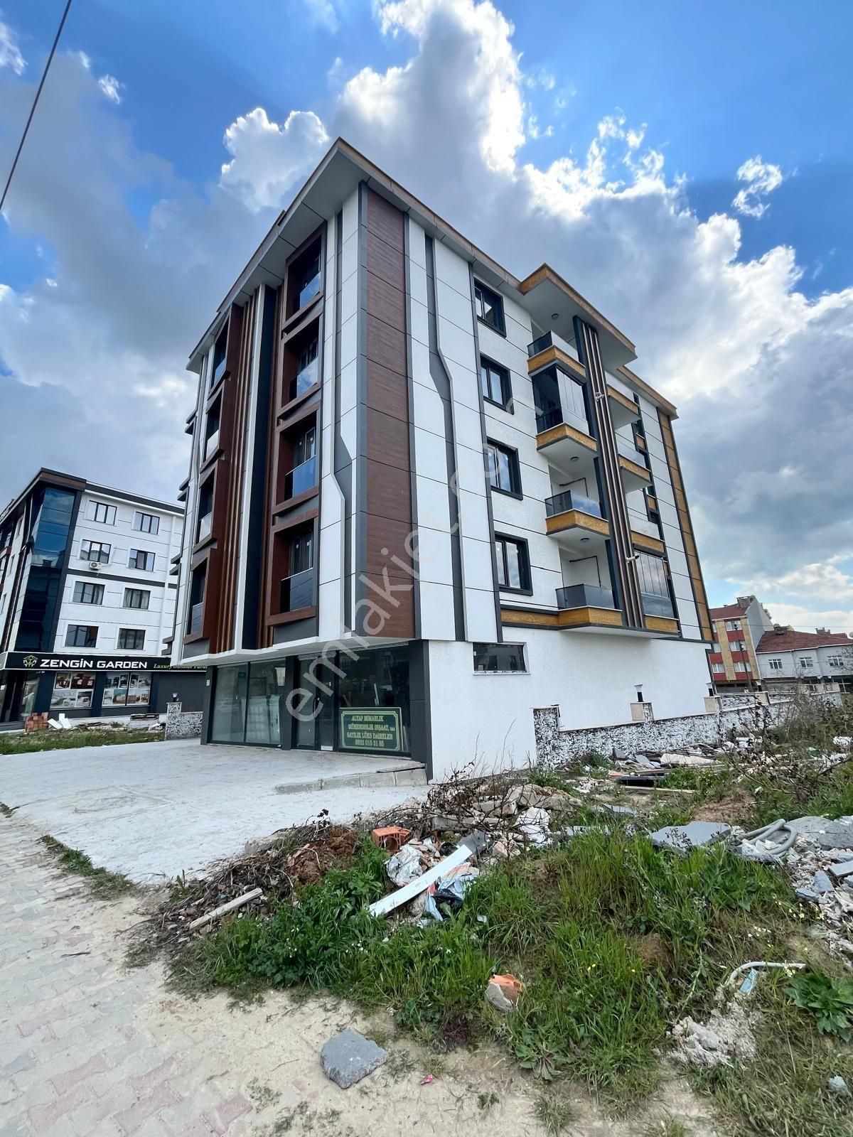 Cumhuriyet Parkı Yanında İskanlı Oturuma Hazır 2+1 Daire - Görsel 2