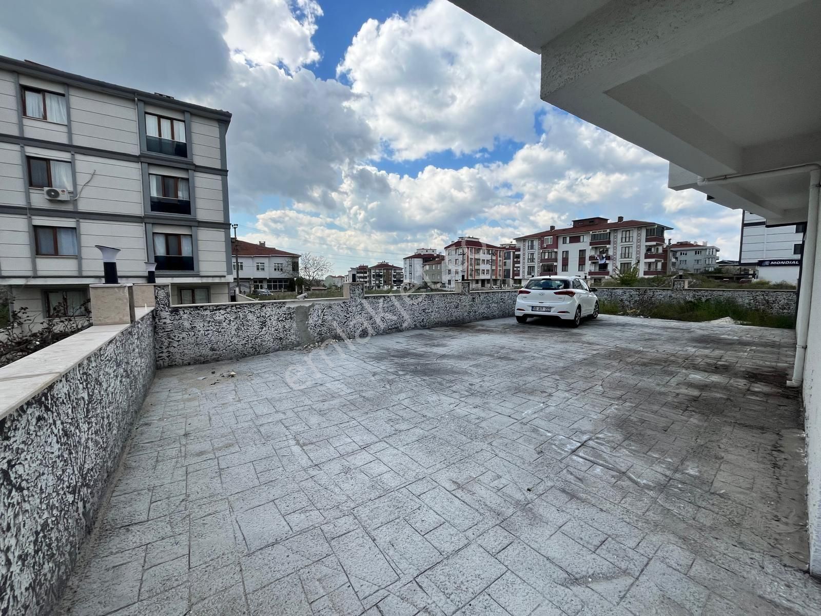 Cumhuriyet Parkı Yanında İskanlı Oturuma Hazır 2+1 Daire - Görsel 3