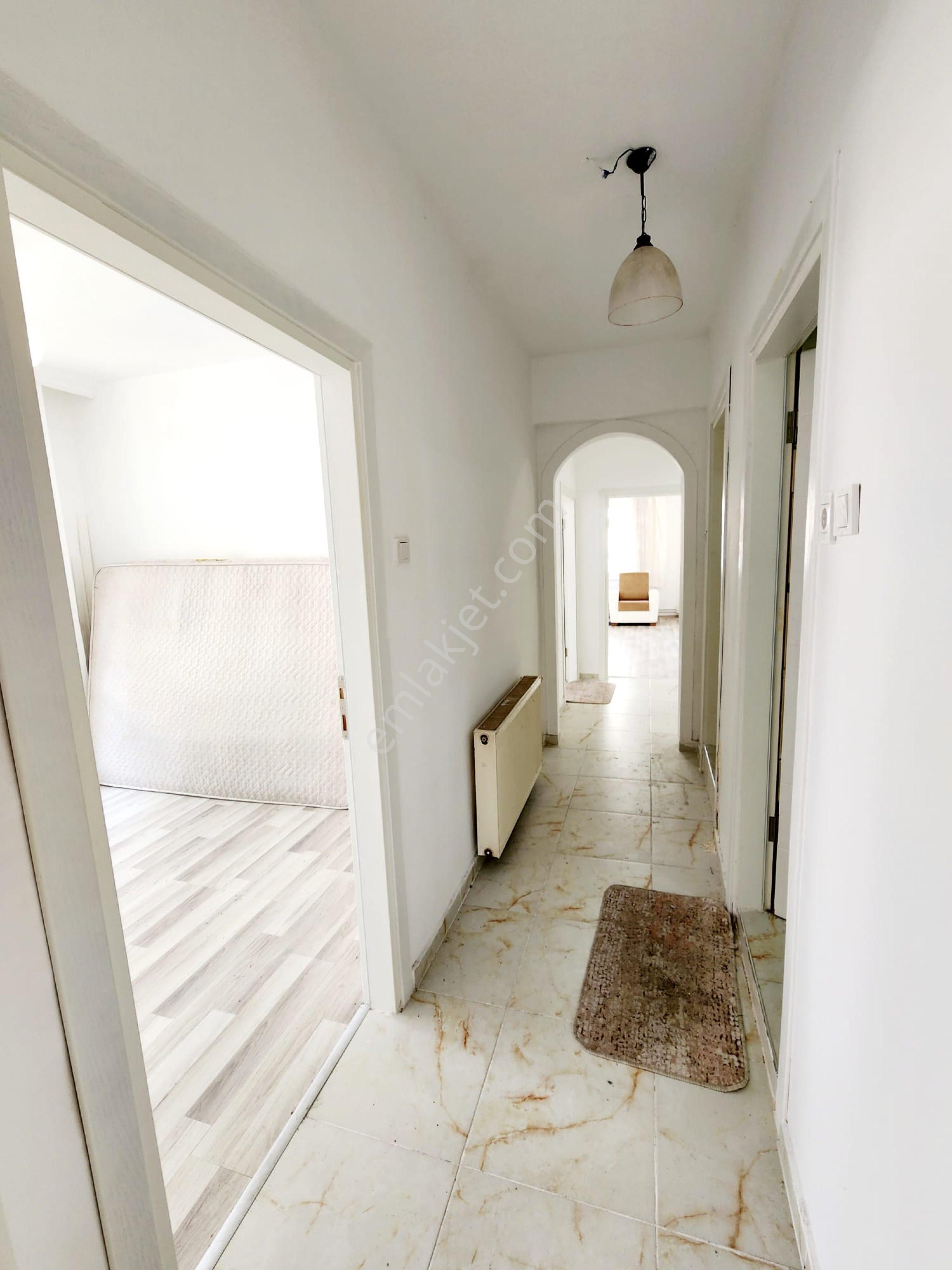 Gazi Caddesi Uzerinde İci Temiz Satılık Daire - Görsel 29