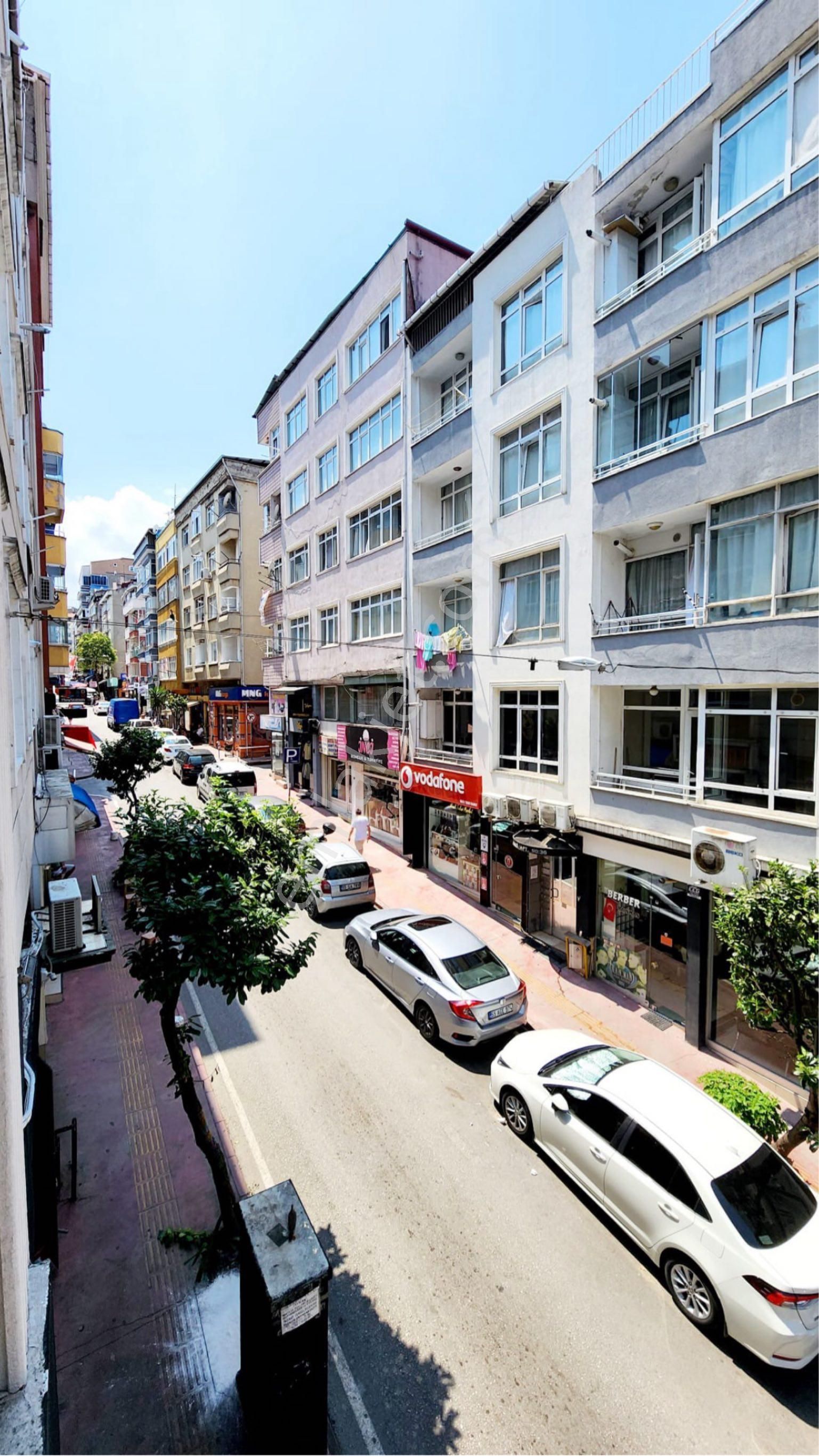 Gazi Caddesi Uzerinde İci Temiz Satılık Daire - Görsel 8