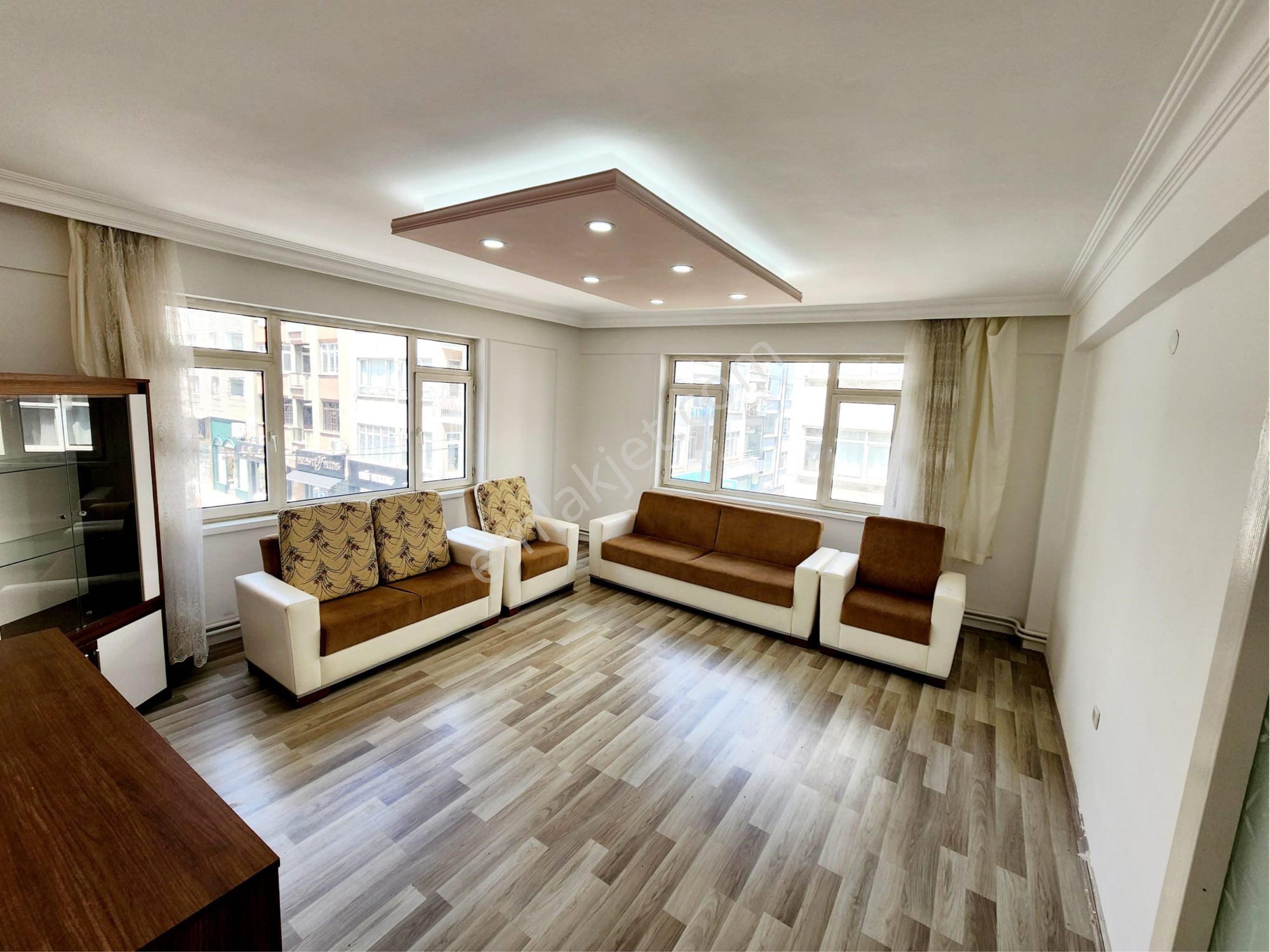 Gazi Caddesi Uzerinde İci Temiz Satılık Daire - Görsel 17