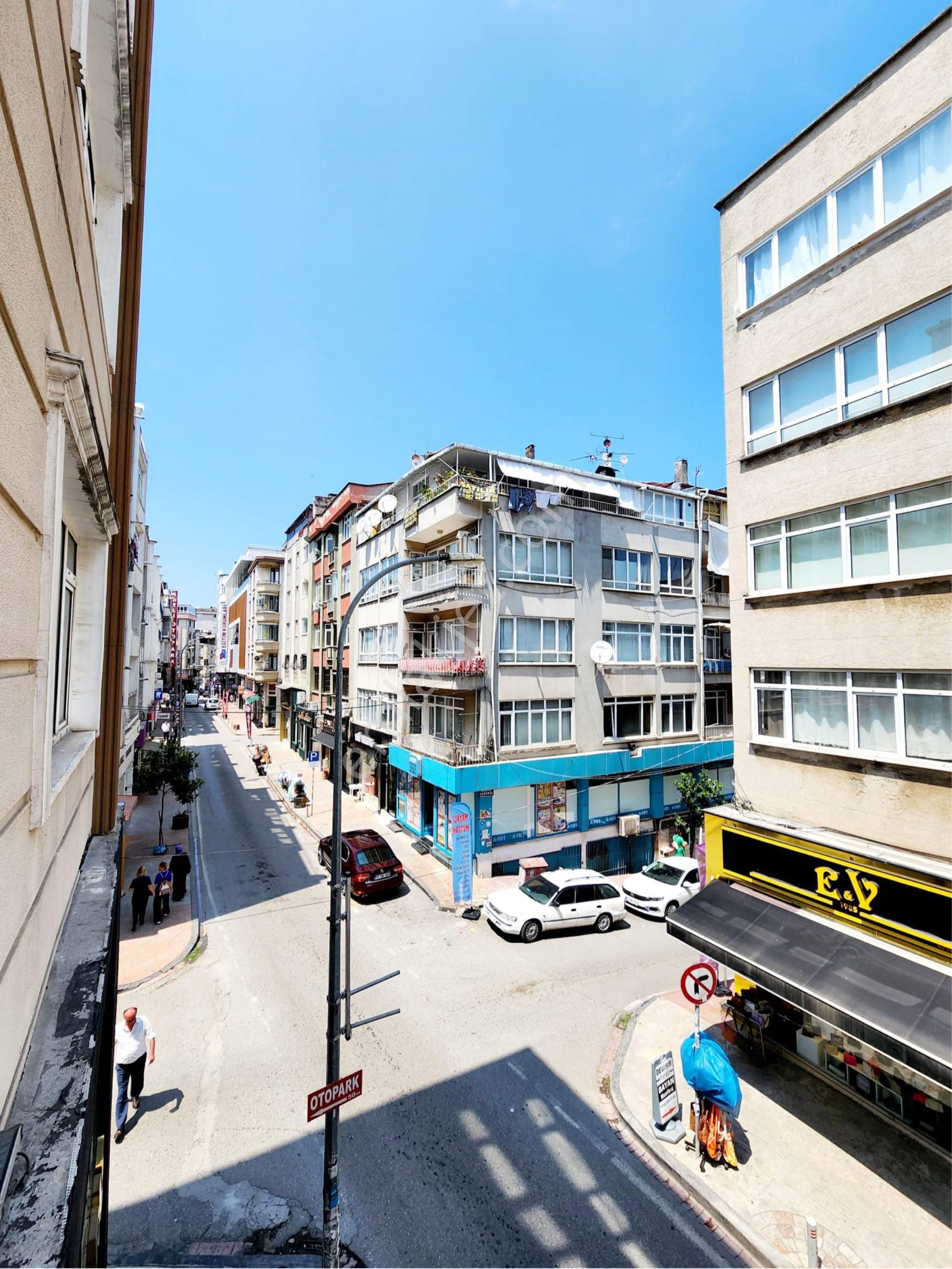 Gazi Caddesi Uzerinde İci Temiz Satılık Daire - Görsel 12