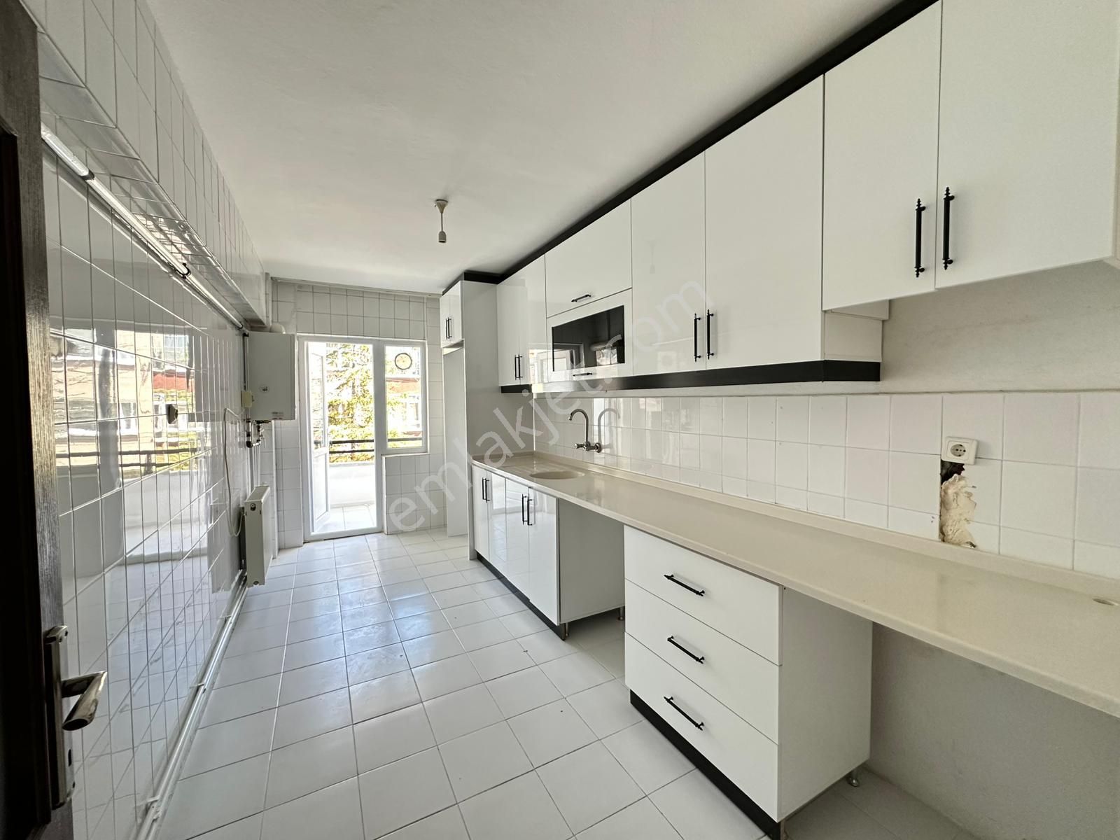 Uzman Emlak'tan 23 Nisan Mh.de Katta Ön Cephe 3+1 Daire - Görsel 8