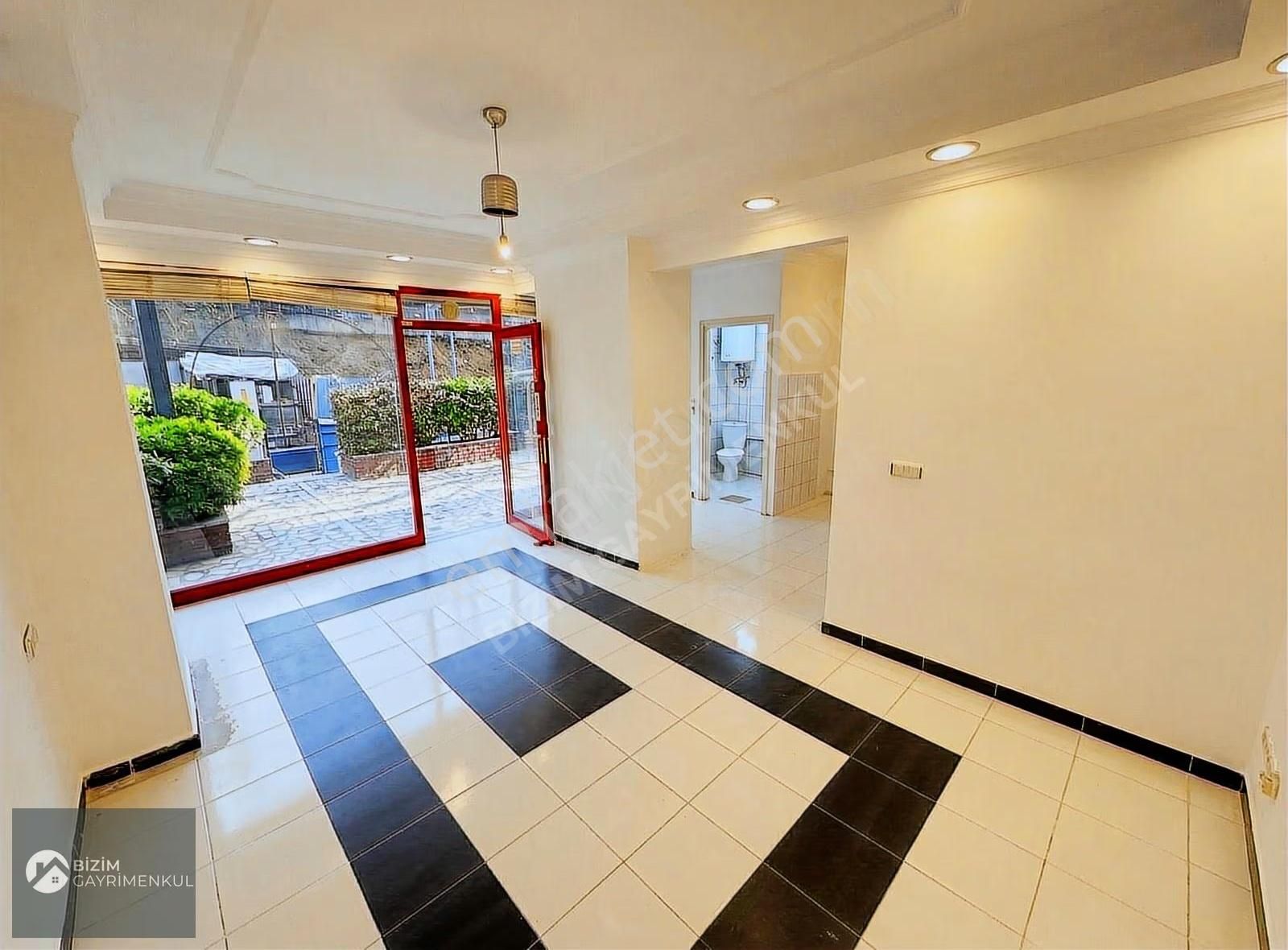 Sarıyer'de Geniş Teraslı Kiralık 1+1 Ofis / Dükkan / Depo