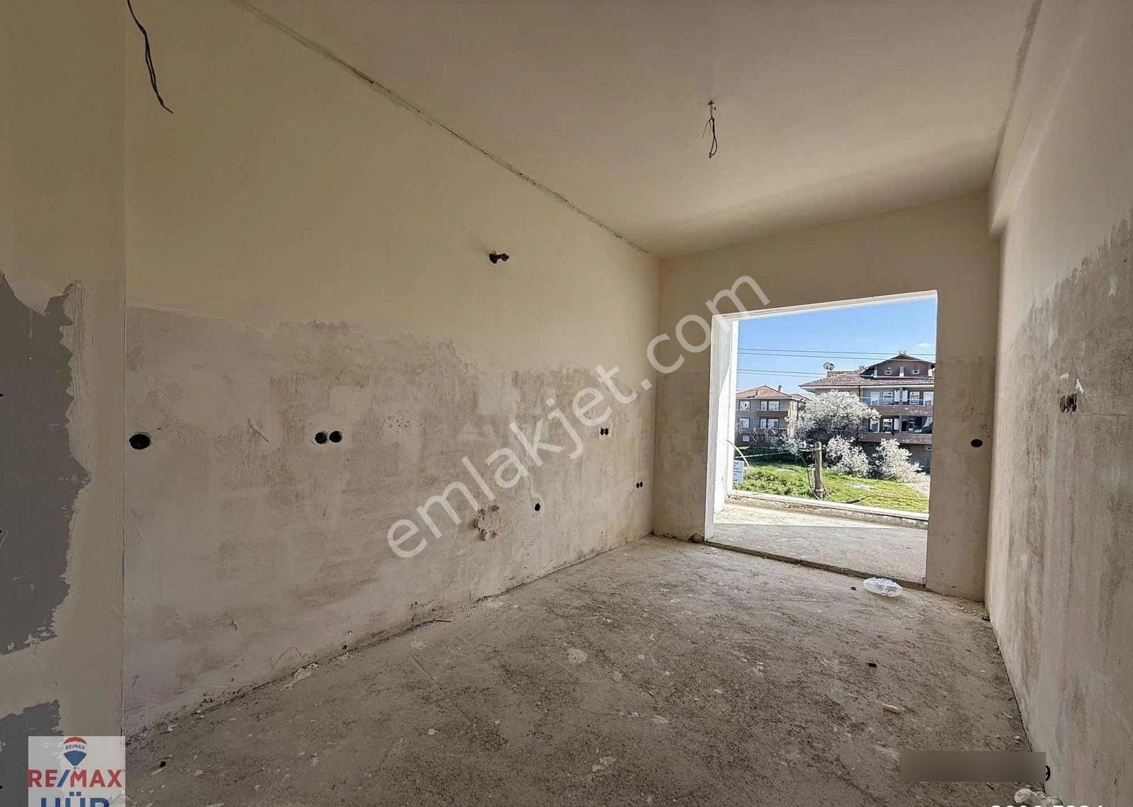 Ömer İnan Remax Hür Erenler 2+1 Güney Cephe Site İçi Lüx Daire - Görsel 4