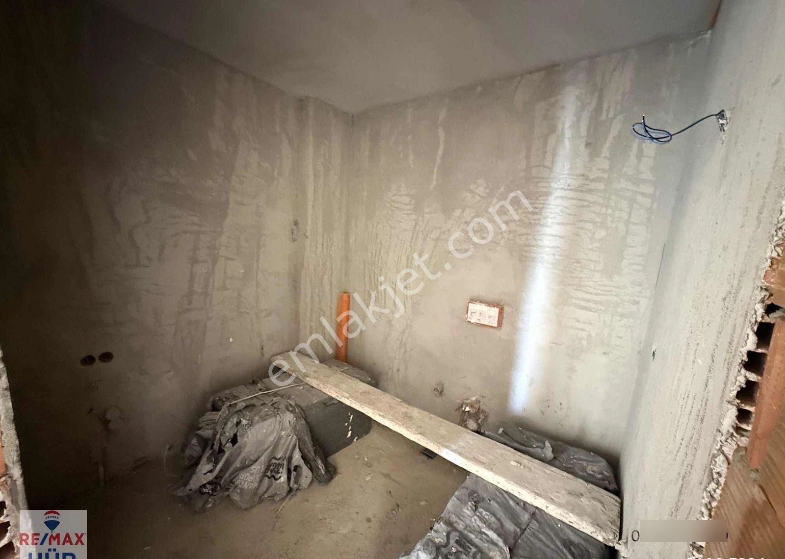 Ömer İnan Remax Hür Erenler 2+1 Güney Cephe Site İçi Lüx Daire - Görsel 2