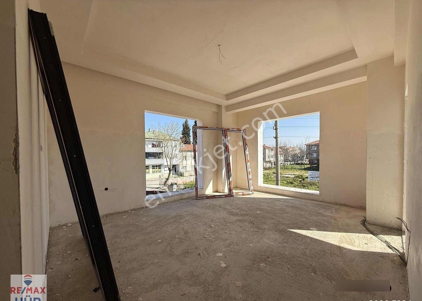 Ömer İnan Remax Hür Erenler 2+1 Güney Cephe Site İçi Lüx Daire - Görsel 3