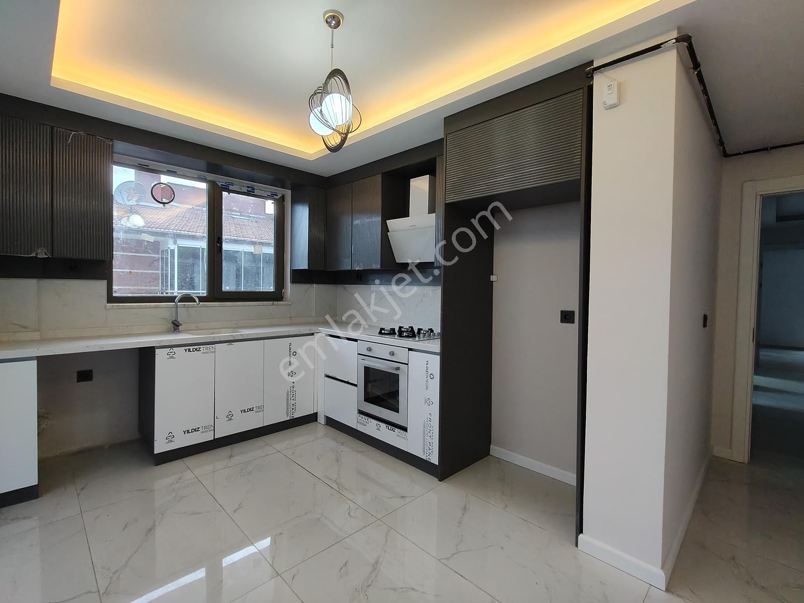 Sıfır,3+1 İskanlı,brüt 141m2, Asansör, Ebev. Banyo,yerden Isıtma