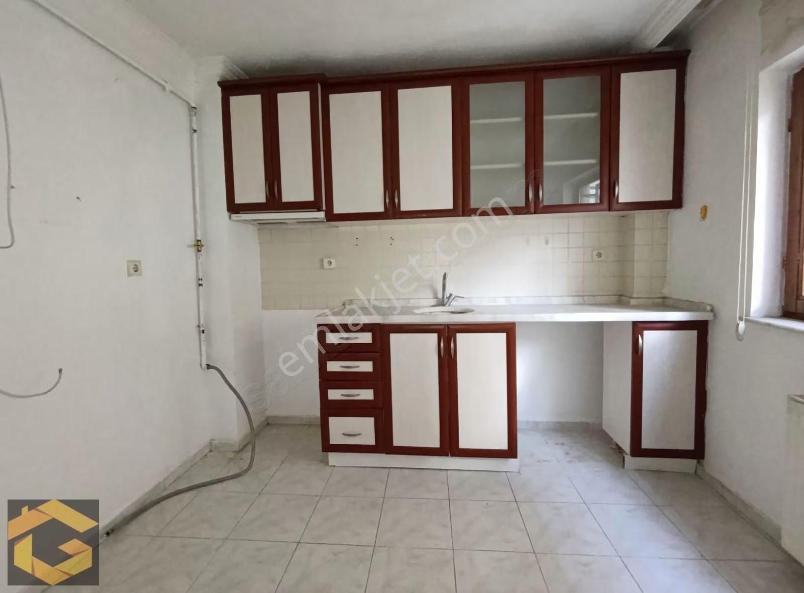 Aydınlıkevler Çağdaş Sokak Üzeri Ön Cephe Satılık 3+1 Daire