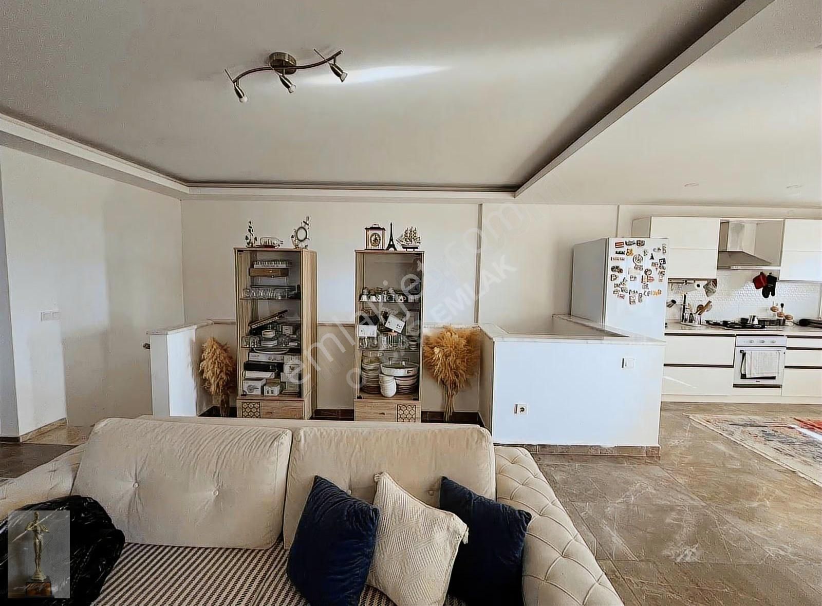 Kuşadasında Deniz Manzaralı Ful Eşyalı Ters Dublex 3+1. Villa - Görsel 18