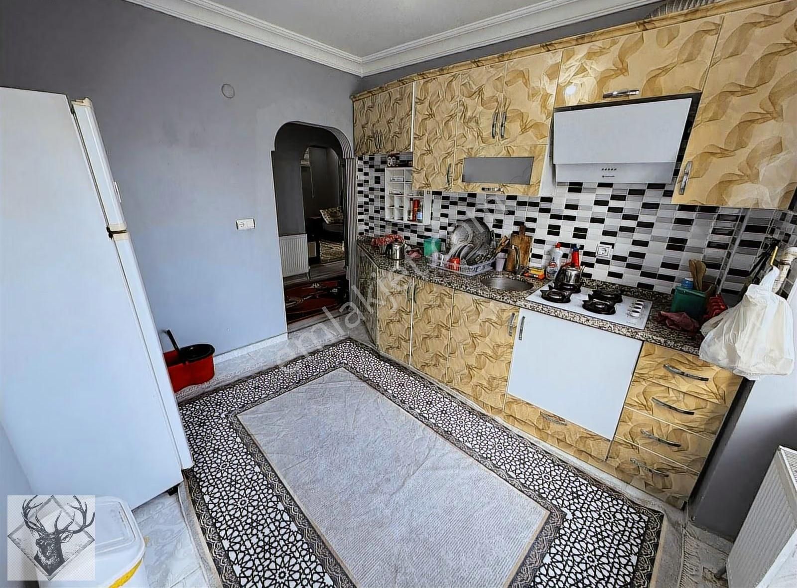 Geniş Mutfaklı Balkonlu Acil Satılık 2+1 80m2 Yüksek Giriş