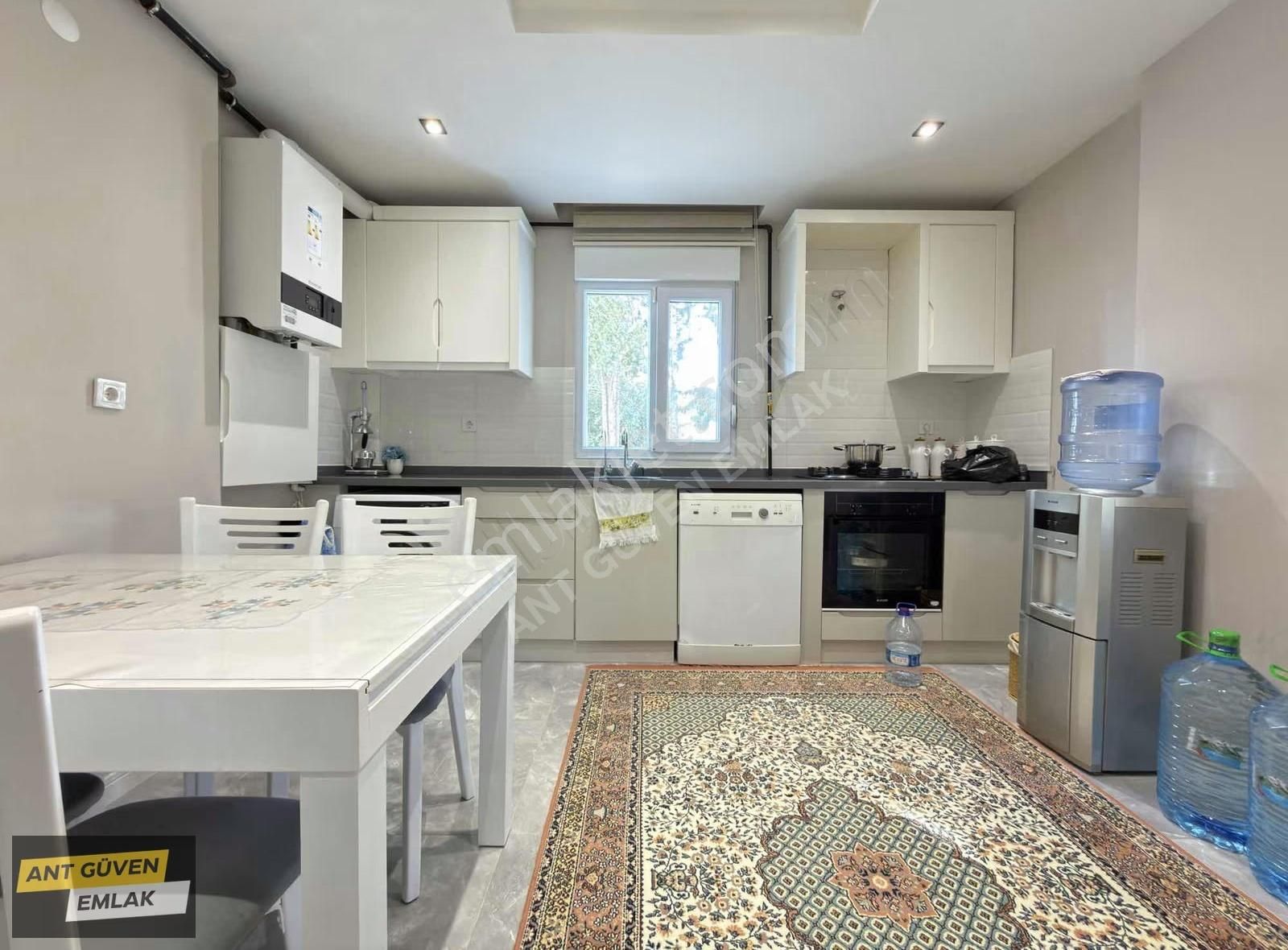 Bahçeyaka Tam Merkezi Konum Doğalgazlı Cam Balkonlu 2+1