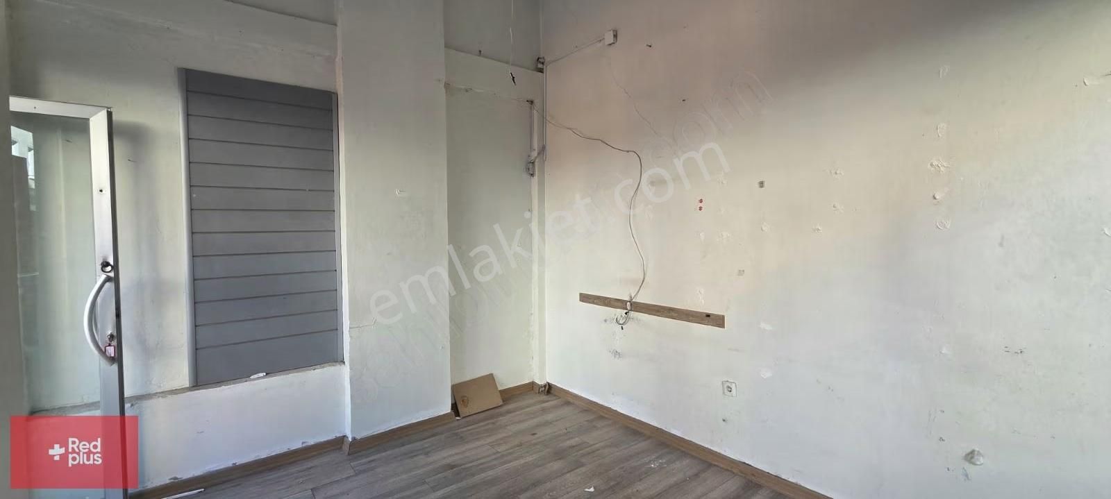 Büyükçekmece Merkezde Kiralık Köşe Dükkan - Görsel 3