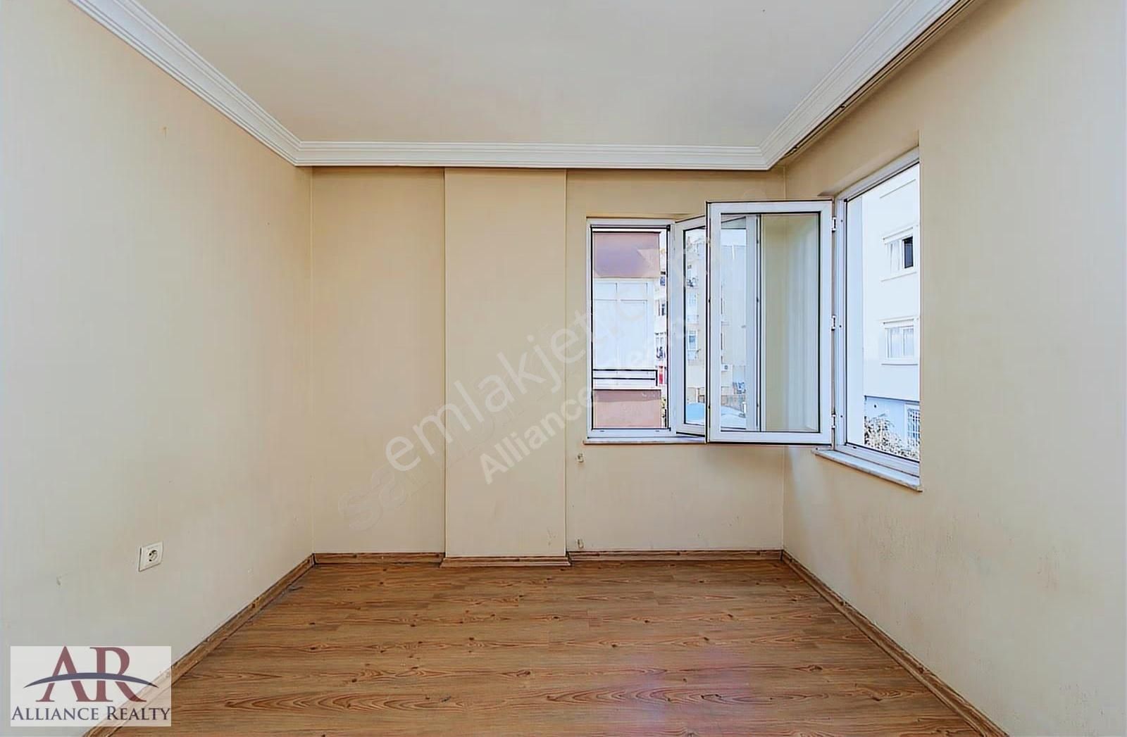 Park Ve Ana Cadde Cepheli Ayrı Mutfaklı 2+1 Arakat - Görsel 6