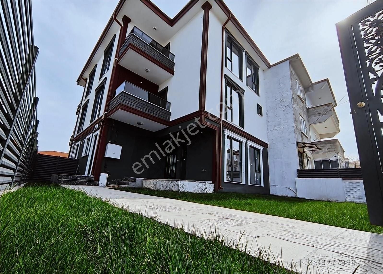 Karasu Merkezde Satılık Lüks Tripleks Villa