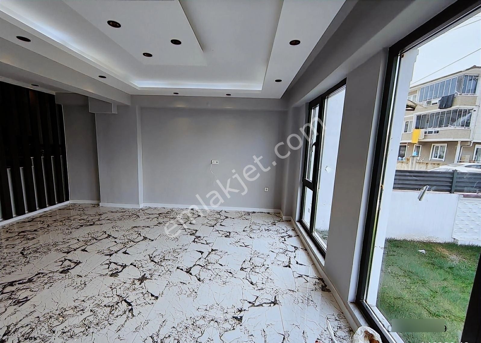 Karasu Merkezde Satılık Lüks Tripleks Villa - Görsel 8