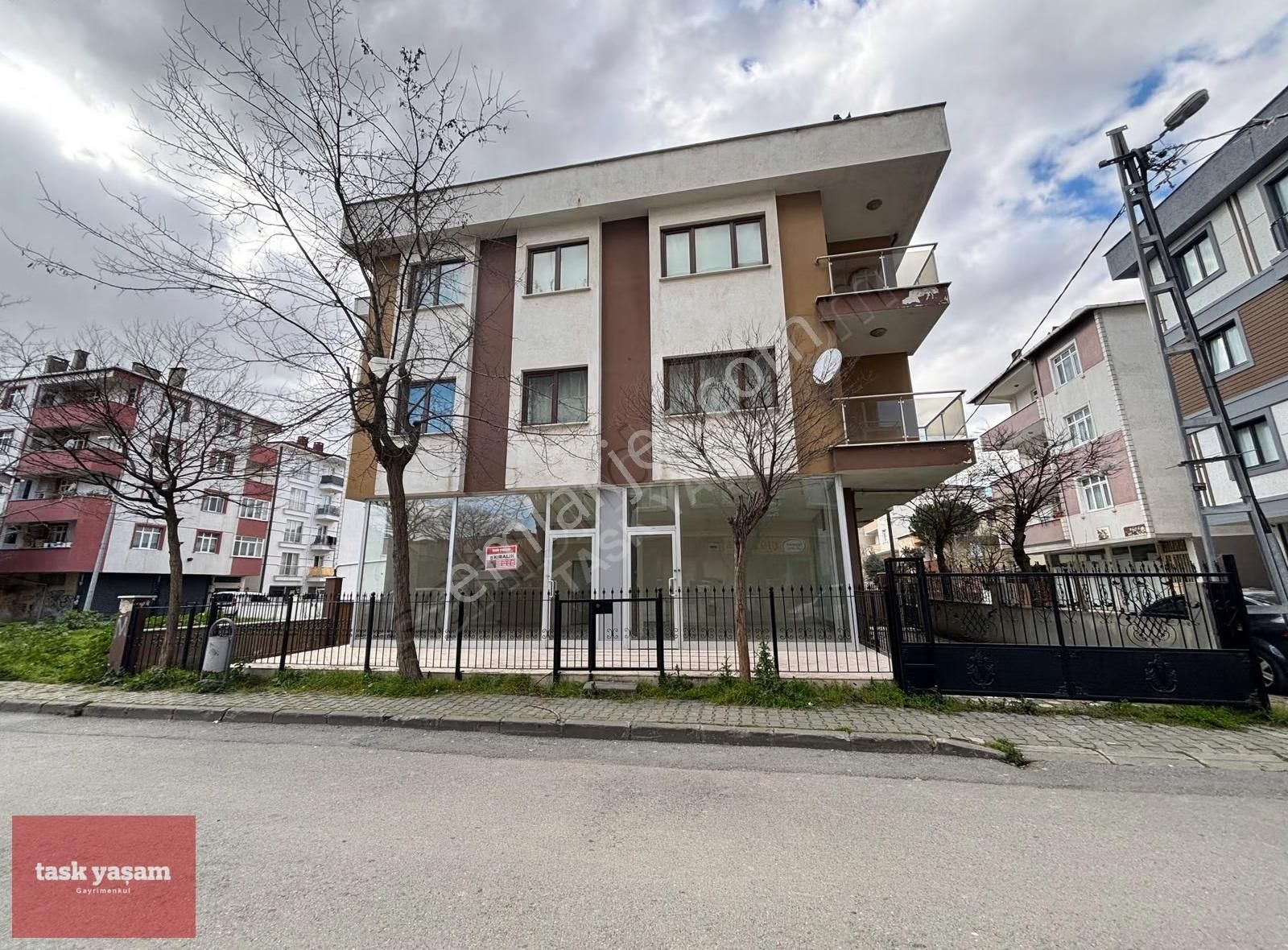 Tuzla Mimar Sinan Mahallesinde Merkezi Konum Kiralık Dükkan