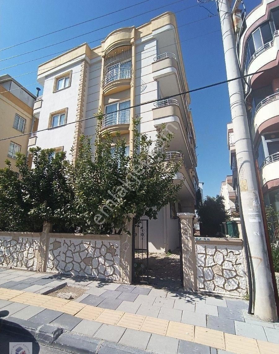 Akşemsettin Mahallesinde 2+1 Bagimsiz Mutfaklı Doğalgazlı Asansörlü Satılık Daire