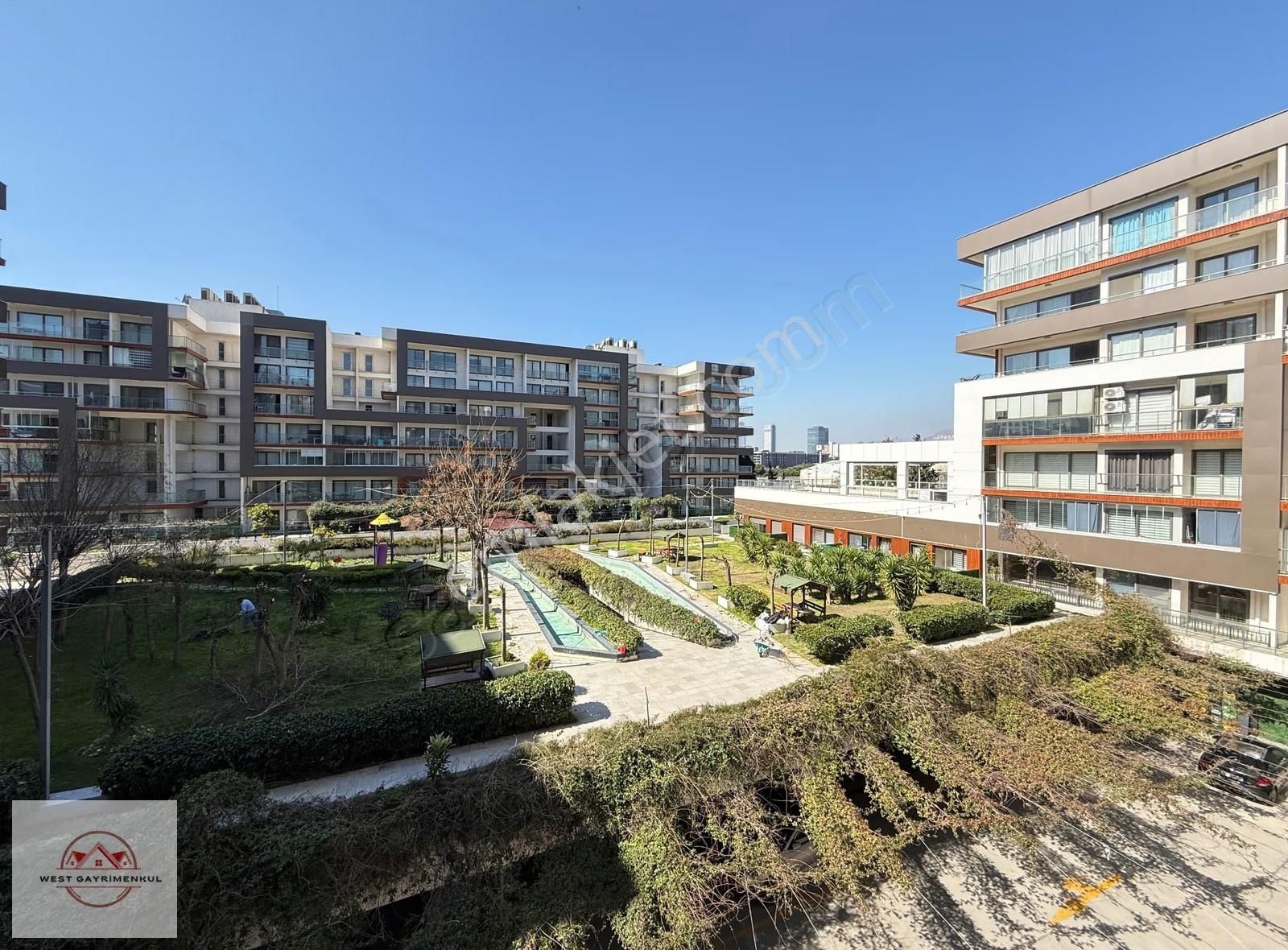 Kazımdirik'te Havuzlu Sitede Kiralık Full Eşyalı 1+0 Daire - Görsel 23