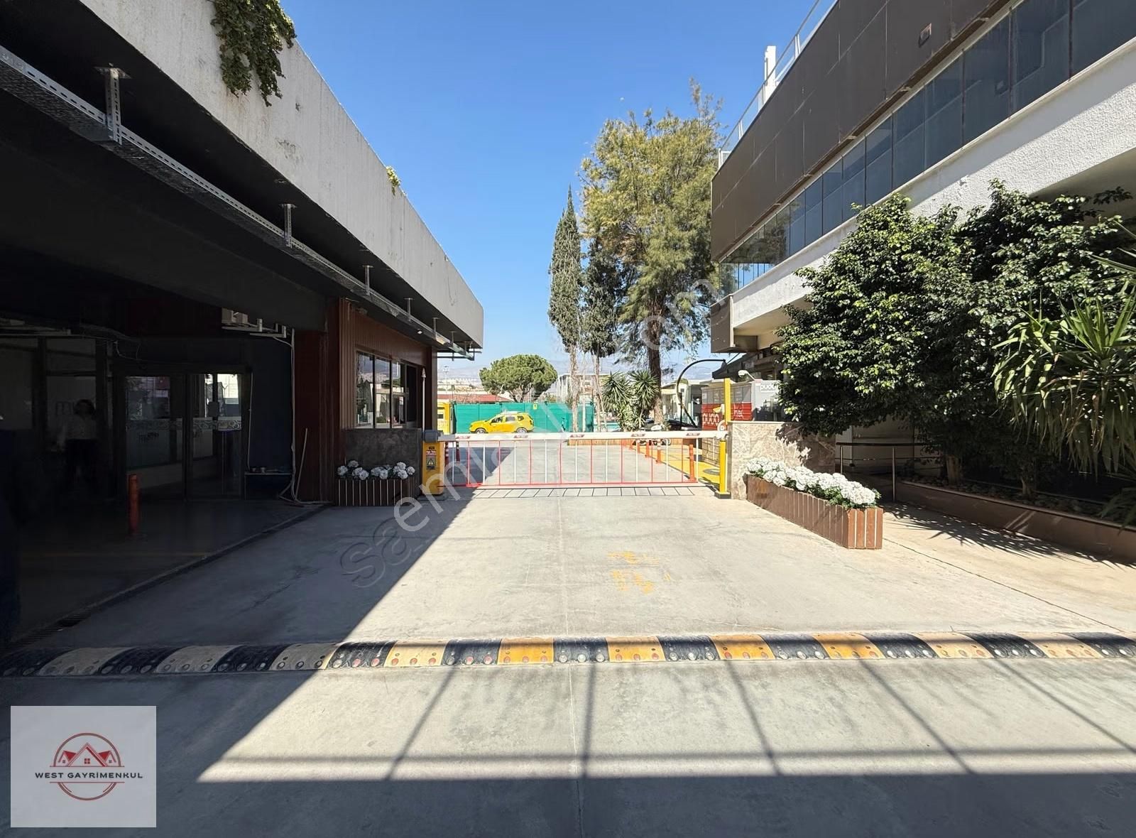 Kazımdirik'te Havuzlu Sitede Kiralık Full Eşyalı 1+0 Daire - Görsel 11