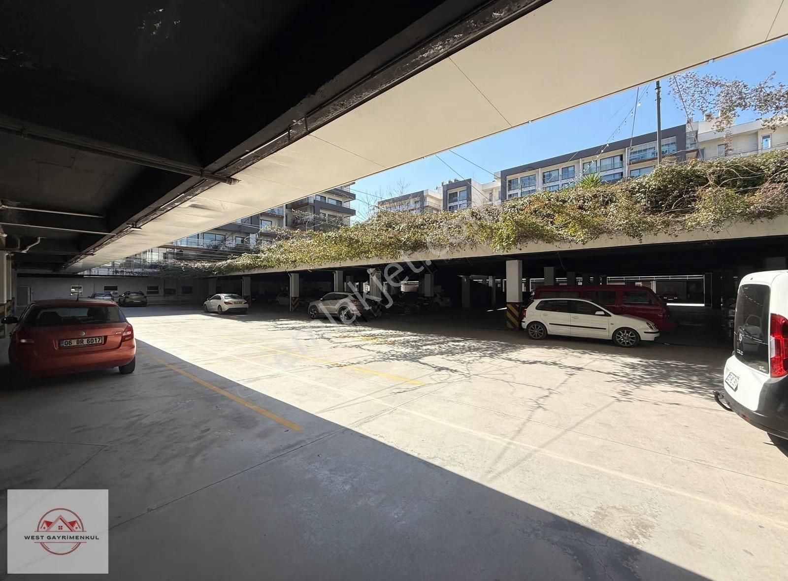 Kazımdirik'te Havuzlu Sitede Kiralık Full Eşyalı 1+0 Daire - Görsel 8