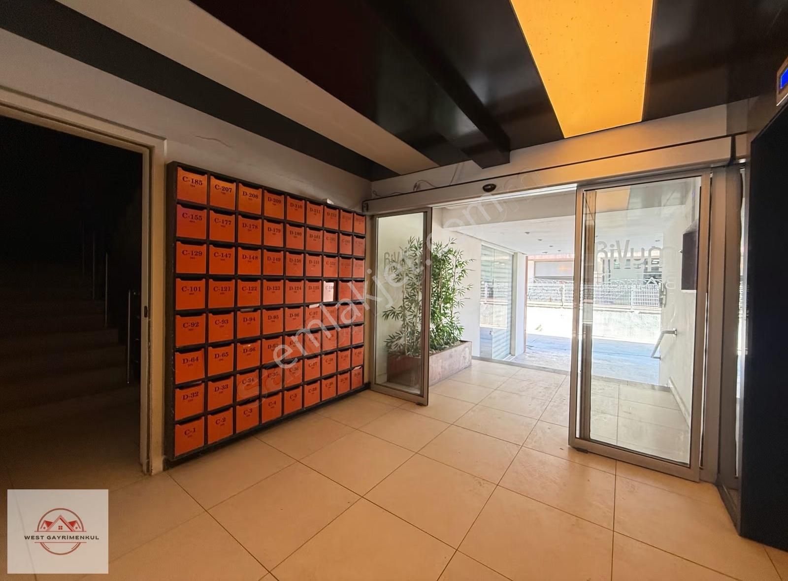 Kazımdirik'te Havuzlu Sitede Kiralık Full Eşyalı 1+0 Daire - Görsel 18