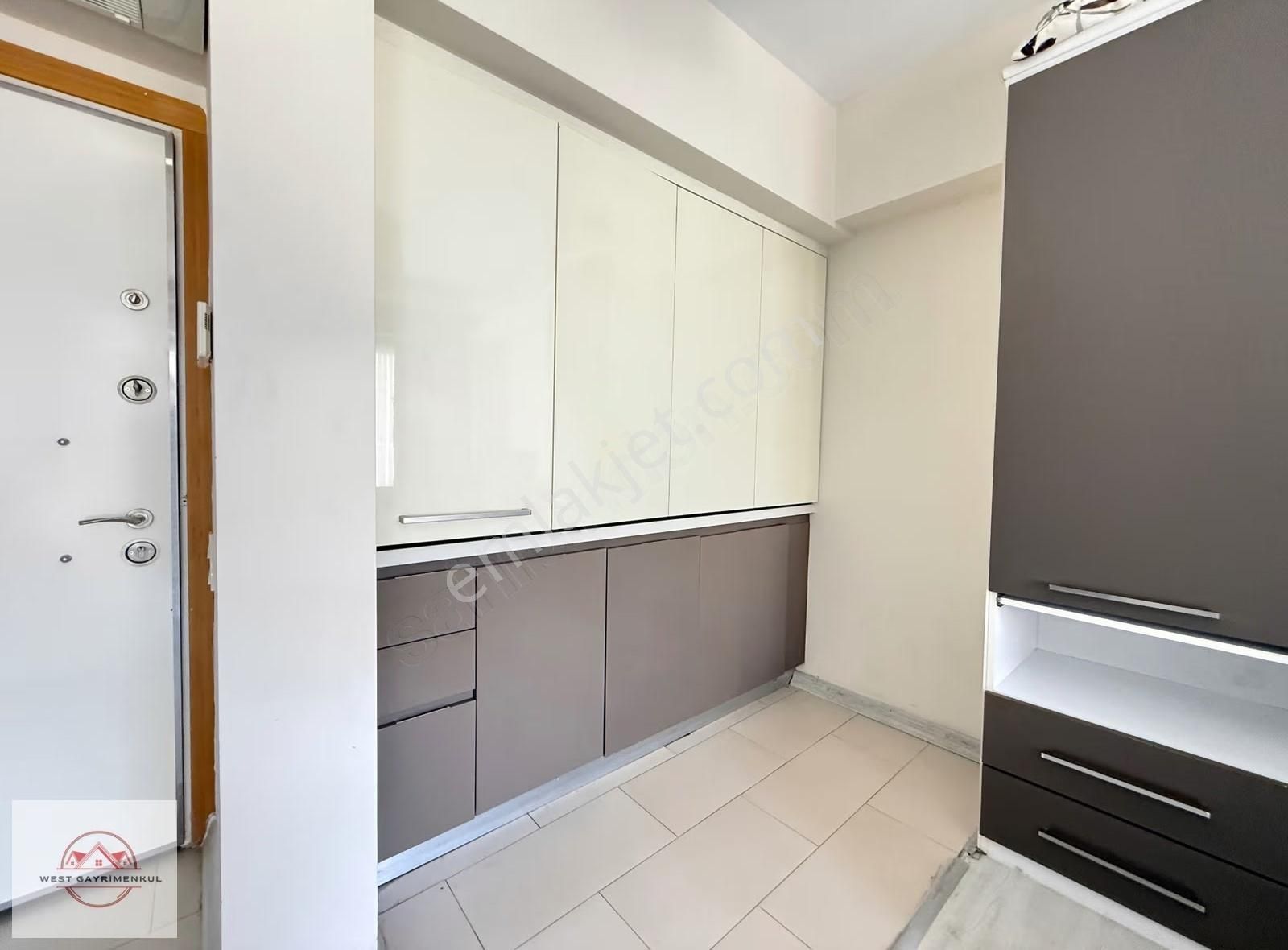 Kazımdirik'te Havuzlu Sitede Kiralık Full Eşyalı 1+0 Daire - Görsel 6