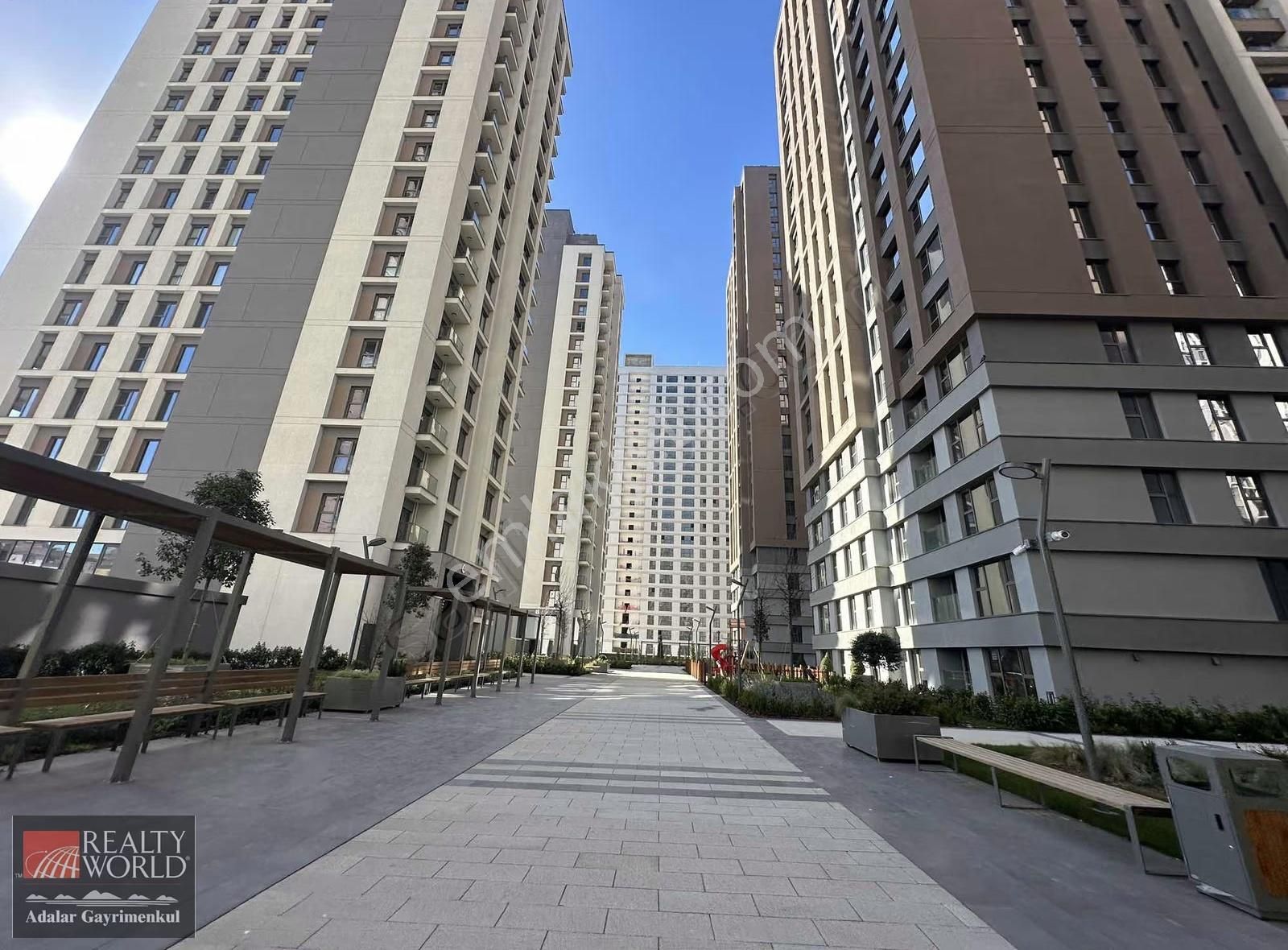 Fikirtepe 16. Etap Emlak Konut 'ta Kiralık 1+1 Eşyalı Daire