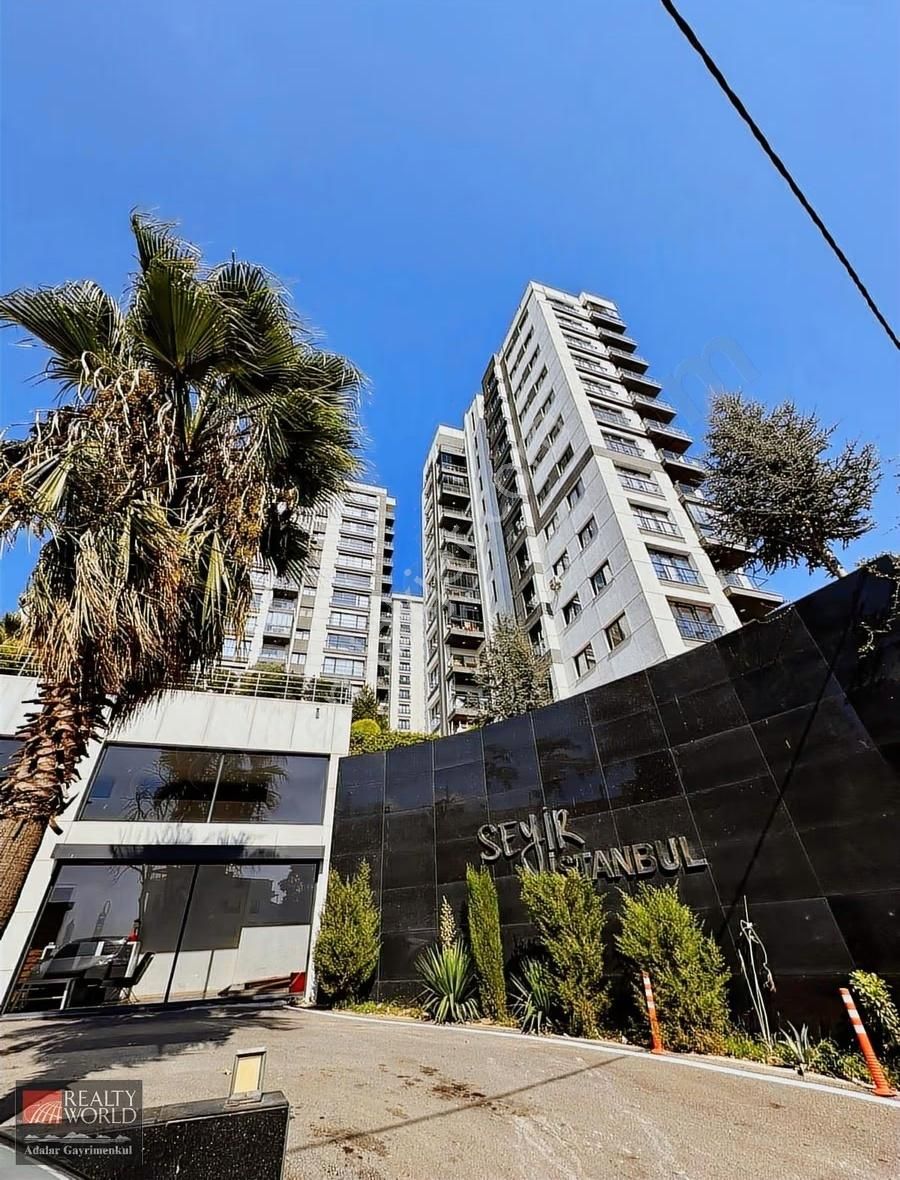 Seyir İstanbul'da Havuz Ve Peyzaj Manzaralı 2+1 Satılık Daire