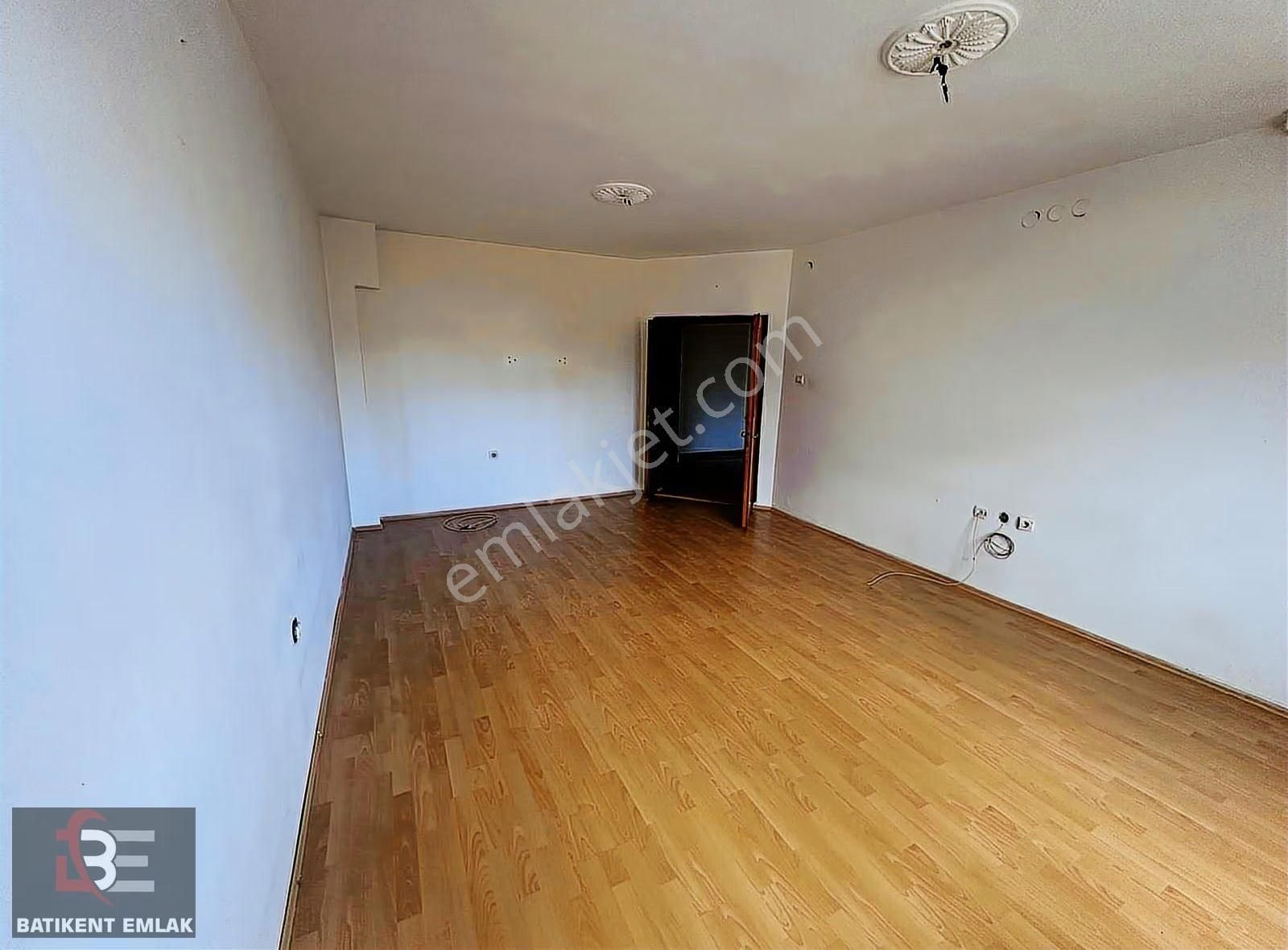 Batıkent Emlak'tan Çakırlar Mah Mesut Evler Sitesi 3+1 Ara Kat - Görsel 8