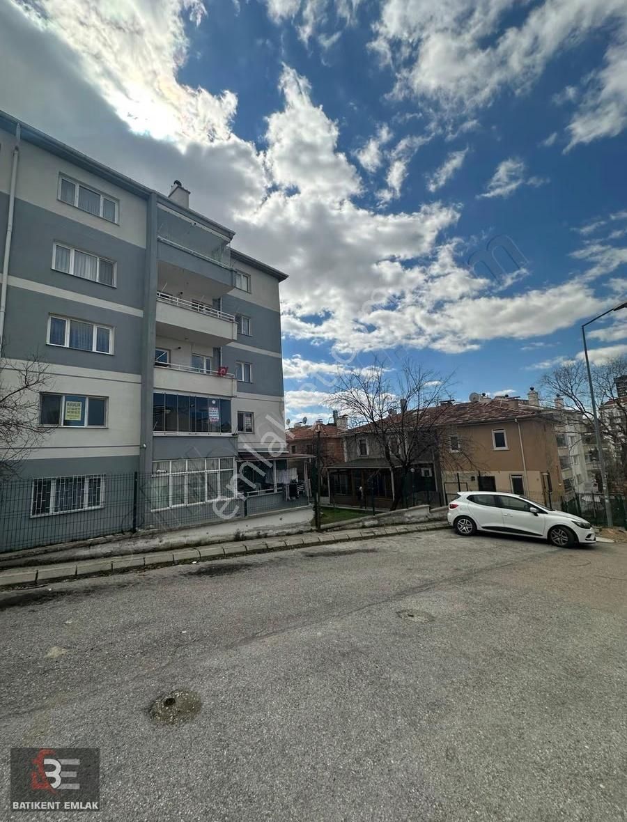 Batıkent Emlak'tan Çakırlar Mah Mesut Evler Sitesi 3+1 Ara Kat