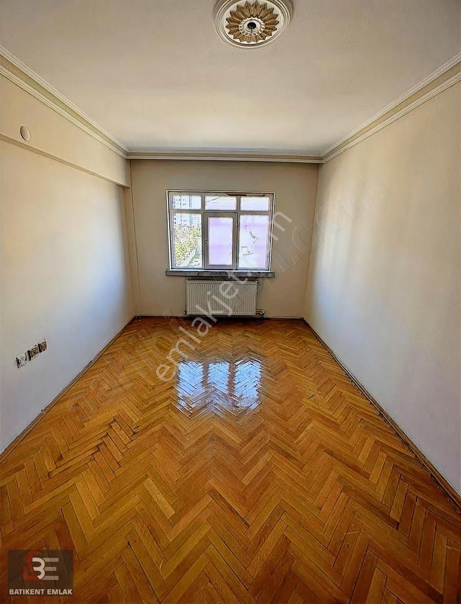 Batıkent Emlak'tan Cadde Cephe Ara Kat Yapılı 3+1 Ferah Kiralık - Görsel 6