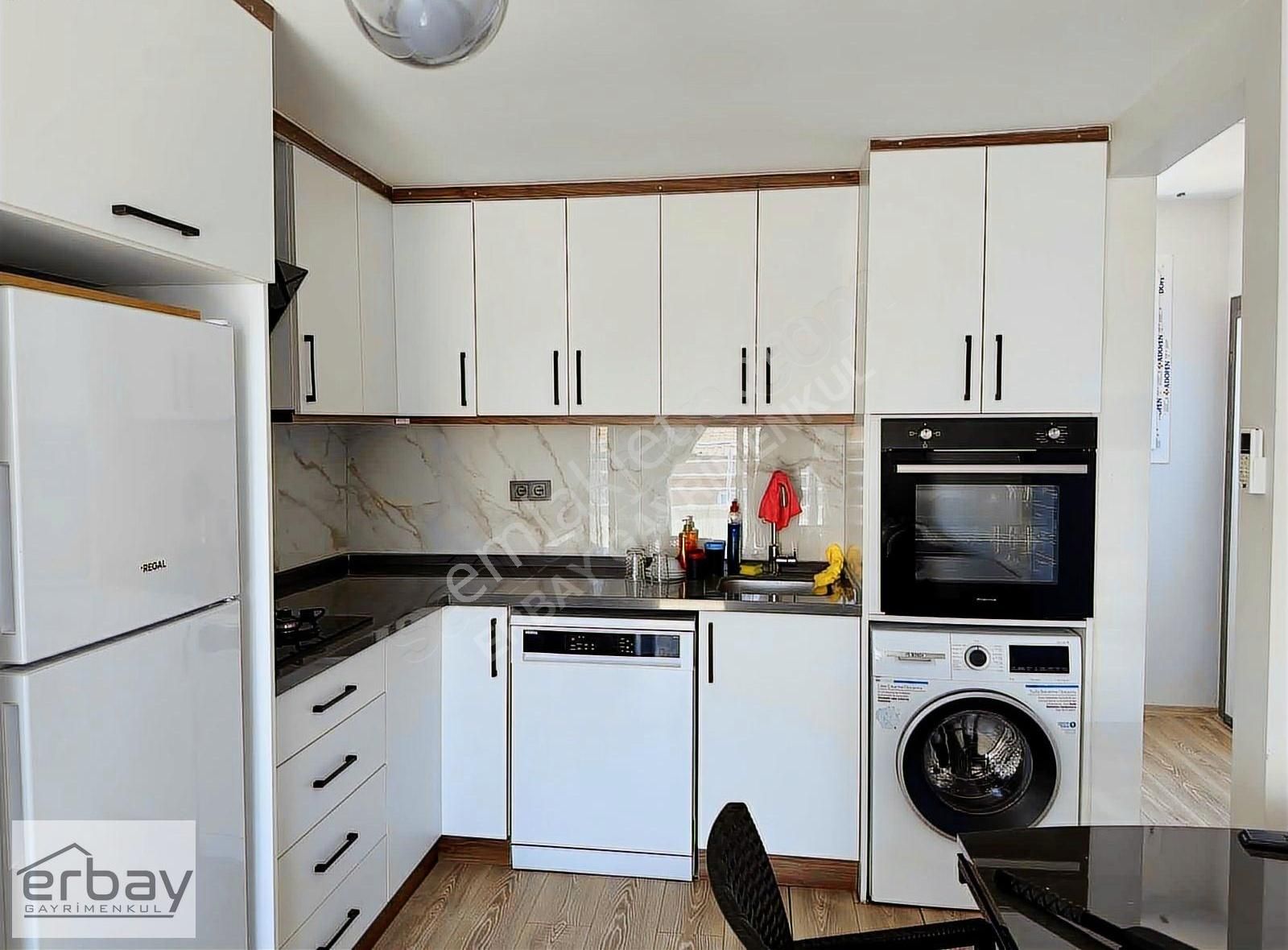 Sahile Yakın 1+1 Daire Cadde Üstü