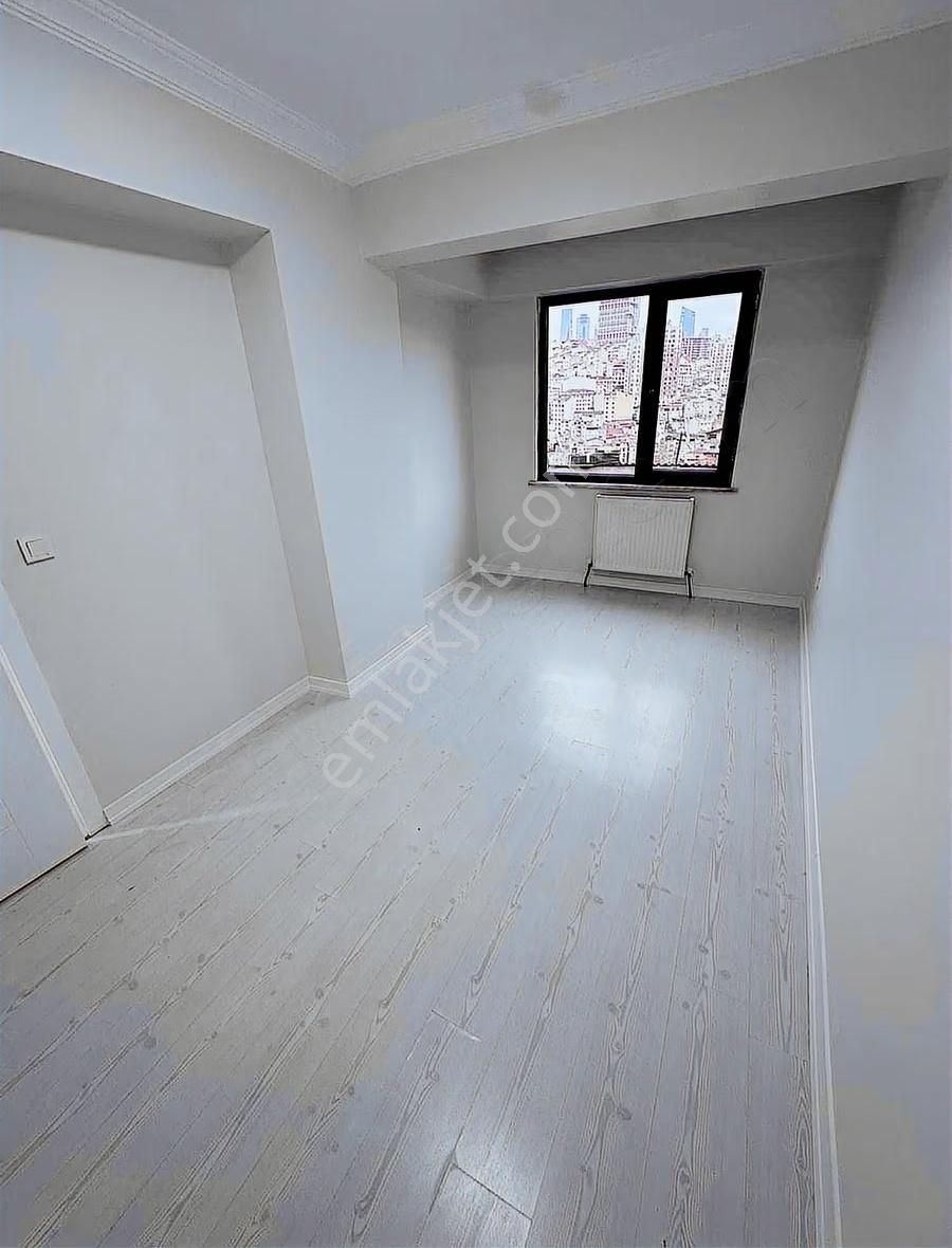 Uygun Emlaktan Manzaralı Hürriyete Kiralık 3+1.4kat Daire - Görsel 8