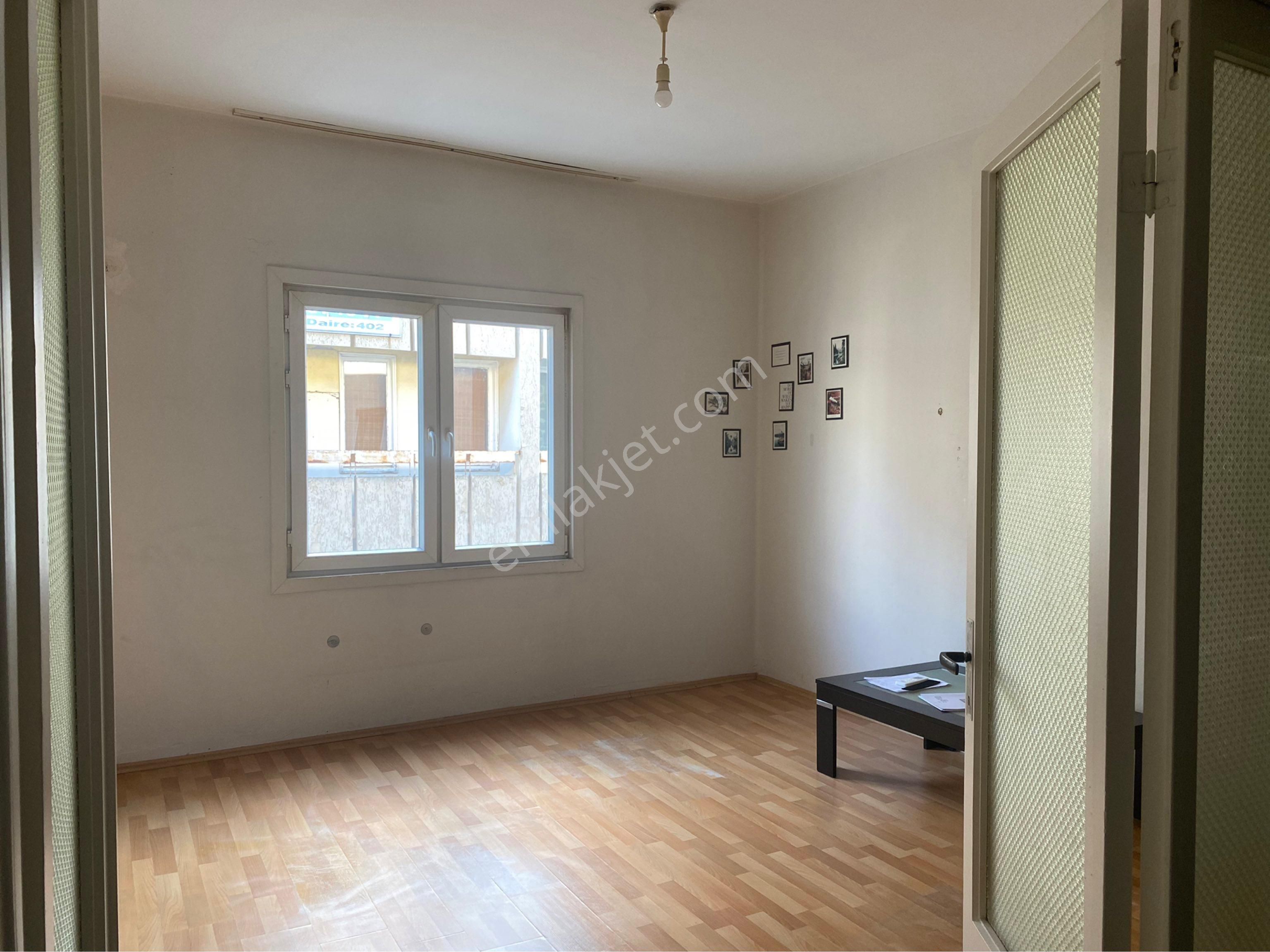 Karşıyaka’nın En Güzel Sokağında Akbank Sokakda , Geniş 1+1 Temşz Ara Kat - Görsel 10