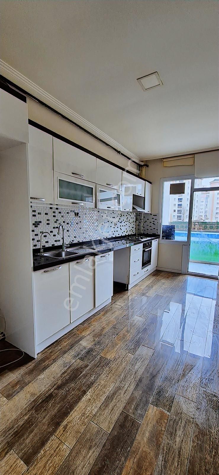 Beylikdüzü Merkezi Konumda Kiralık Geniş 3+1 - Görsel 2