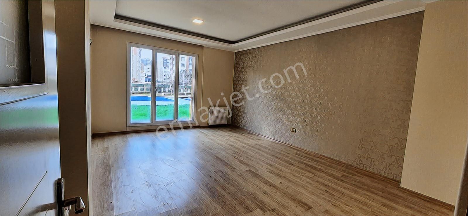 Beylikdüzü Merkezi Konumda Kiralık Geniş 3+1