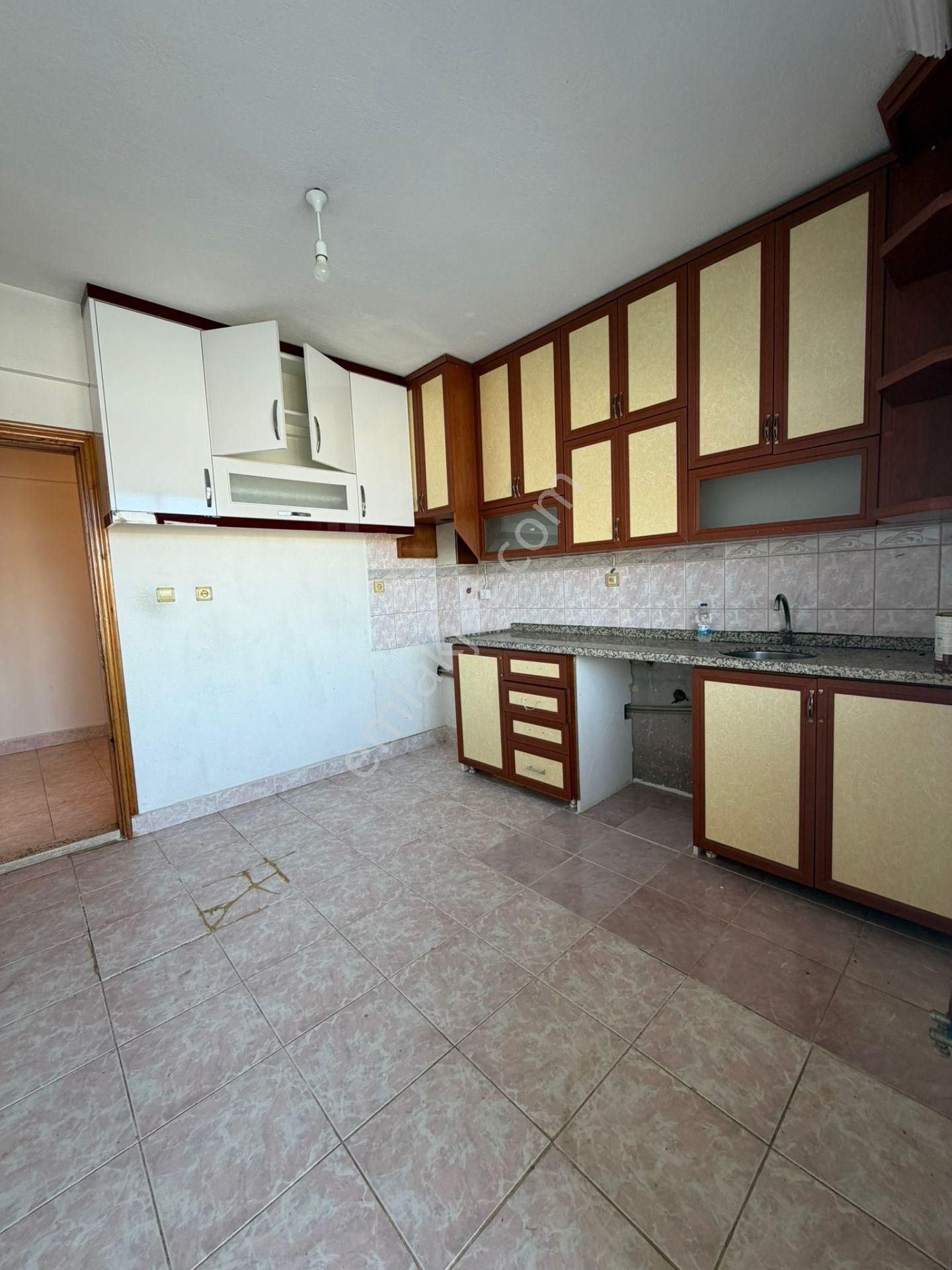 Yeni Mahallede Caddeye Ve Pazara Yakın Kiralık 2+1 Daire - Görsel 4