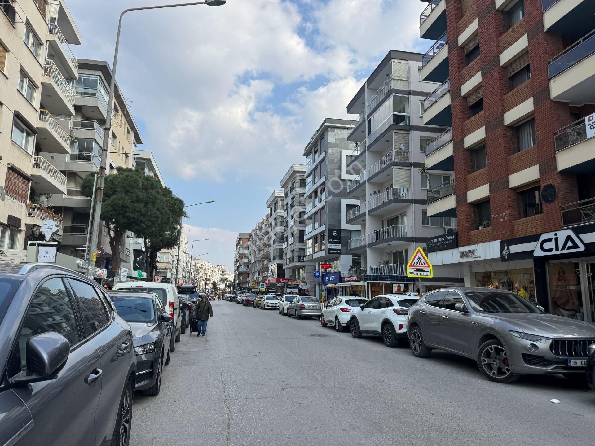 Bostanlı Ev / İşyeri Kullanıma Uygun Satılık 2+1 Tadilatlı Daire - Görsel 14