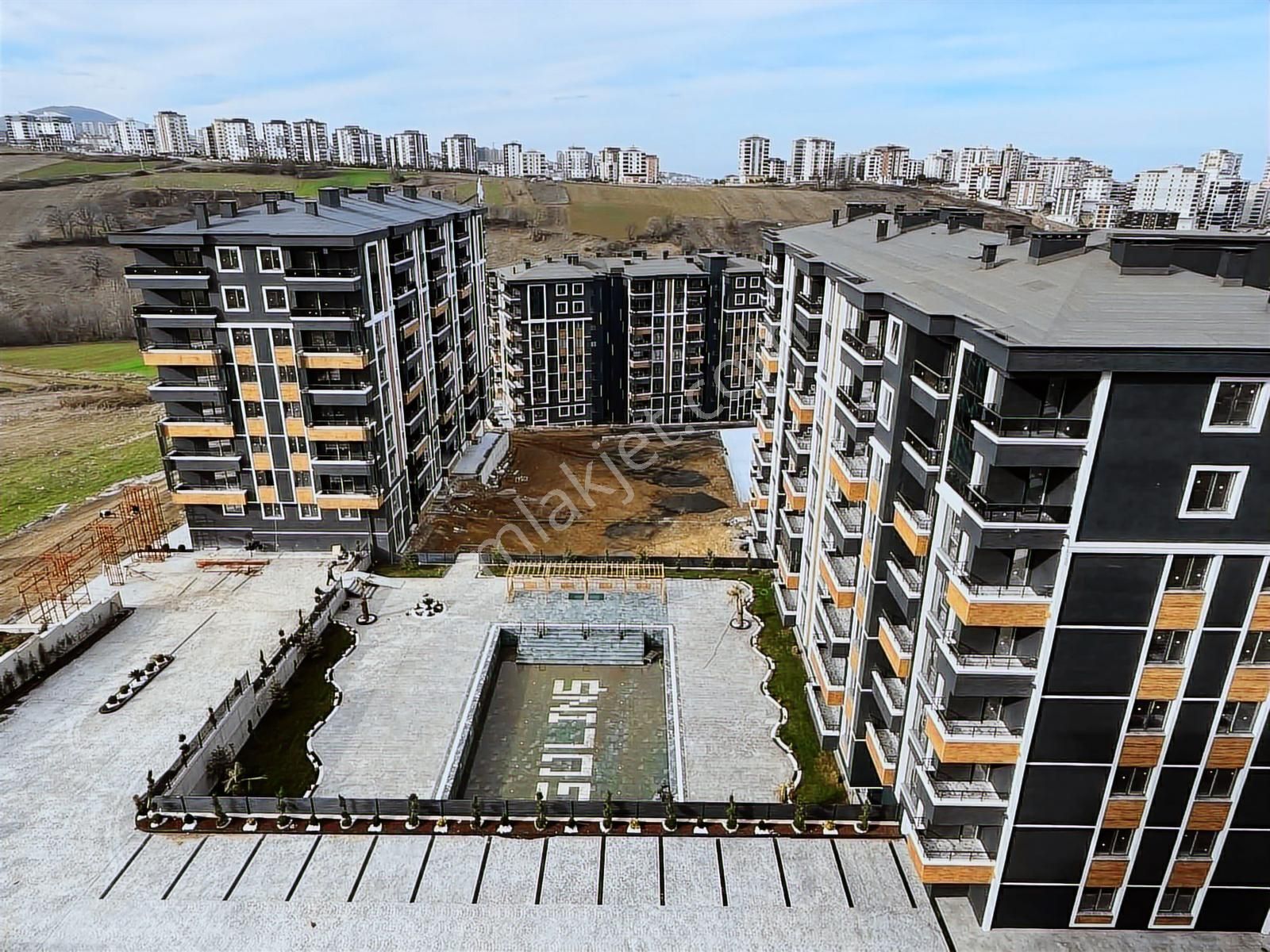 Deka Gayrimenkul'den Deniz Manzaralı Site İçi Satılık Sıfır 1+1