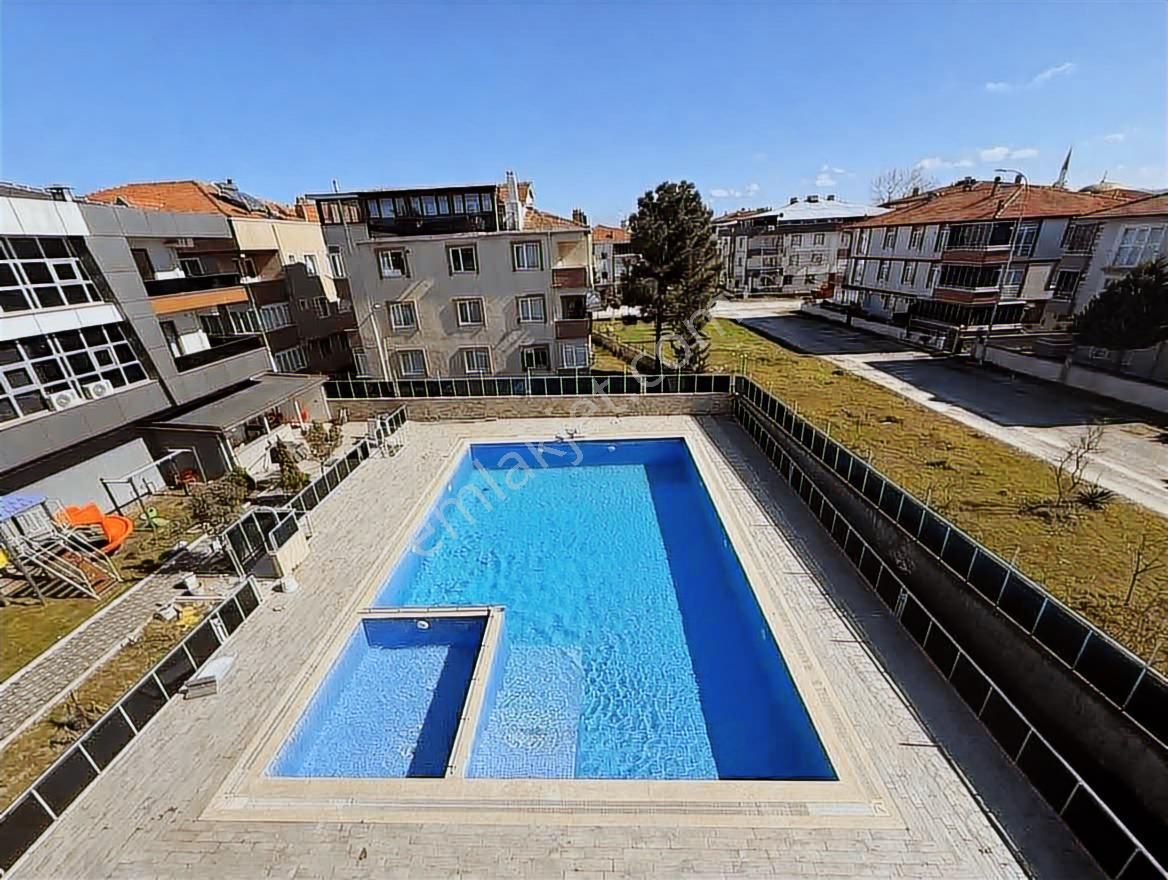 Havuzlu Asansörlü Ara Kat Mutfak Ayrı 2+1 Yazlık - Görsel 22
