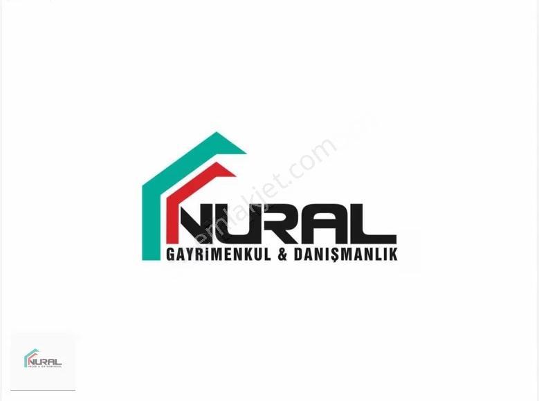 Üniversite Caddesin'de Satılık 3 Katlı Dükkan